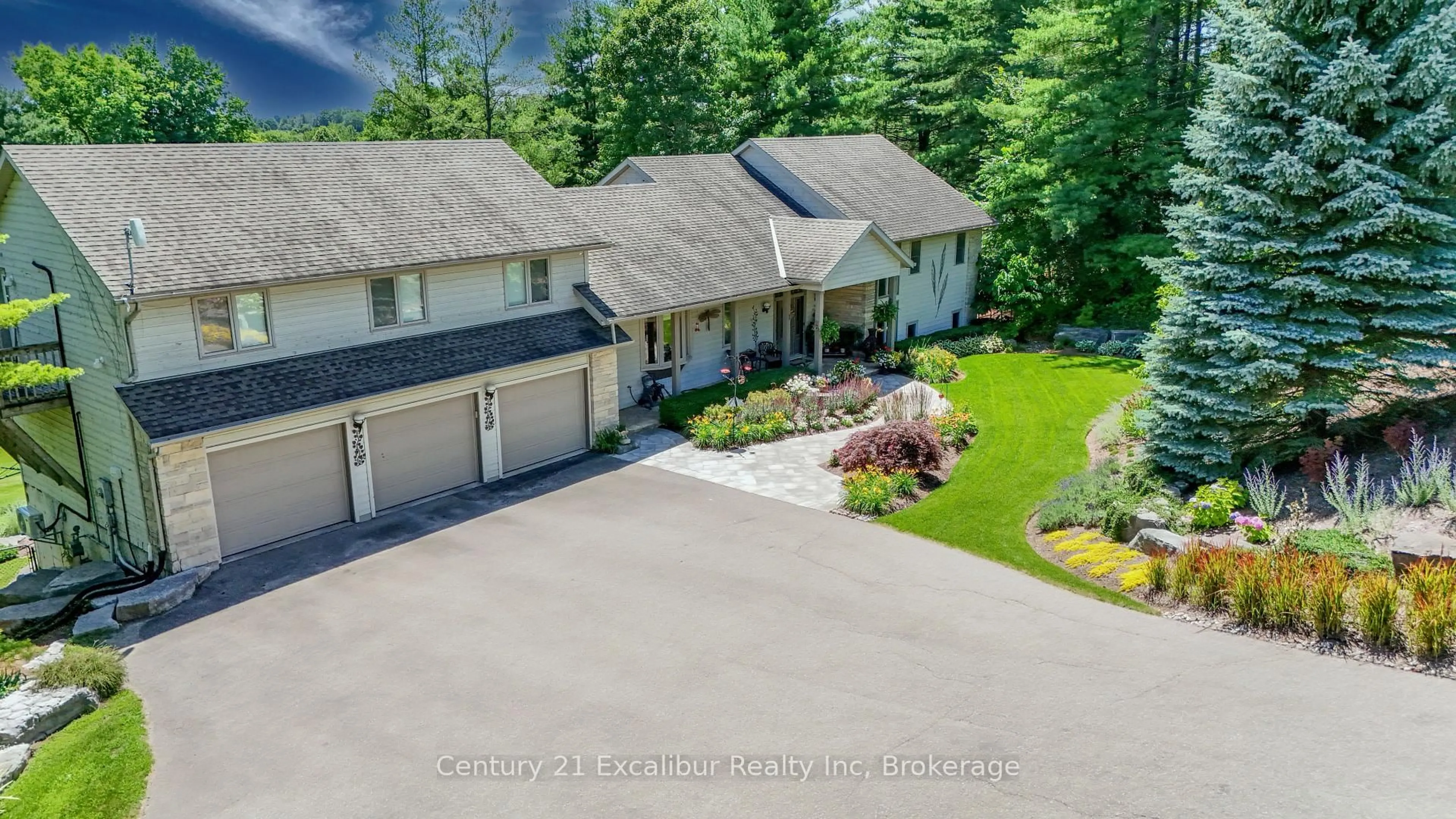 A pic from outside/outdoor area/front of a property/back of a property/a pic from drone, unknown for 7525 Wellington Road No. 36 Rd, Puslinch Ontario N0B 2J0