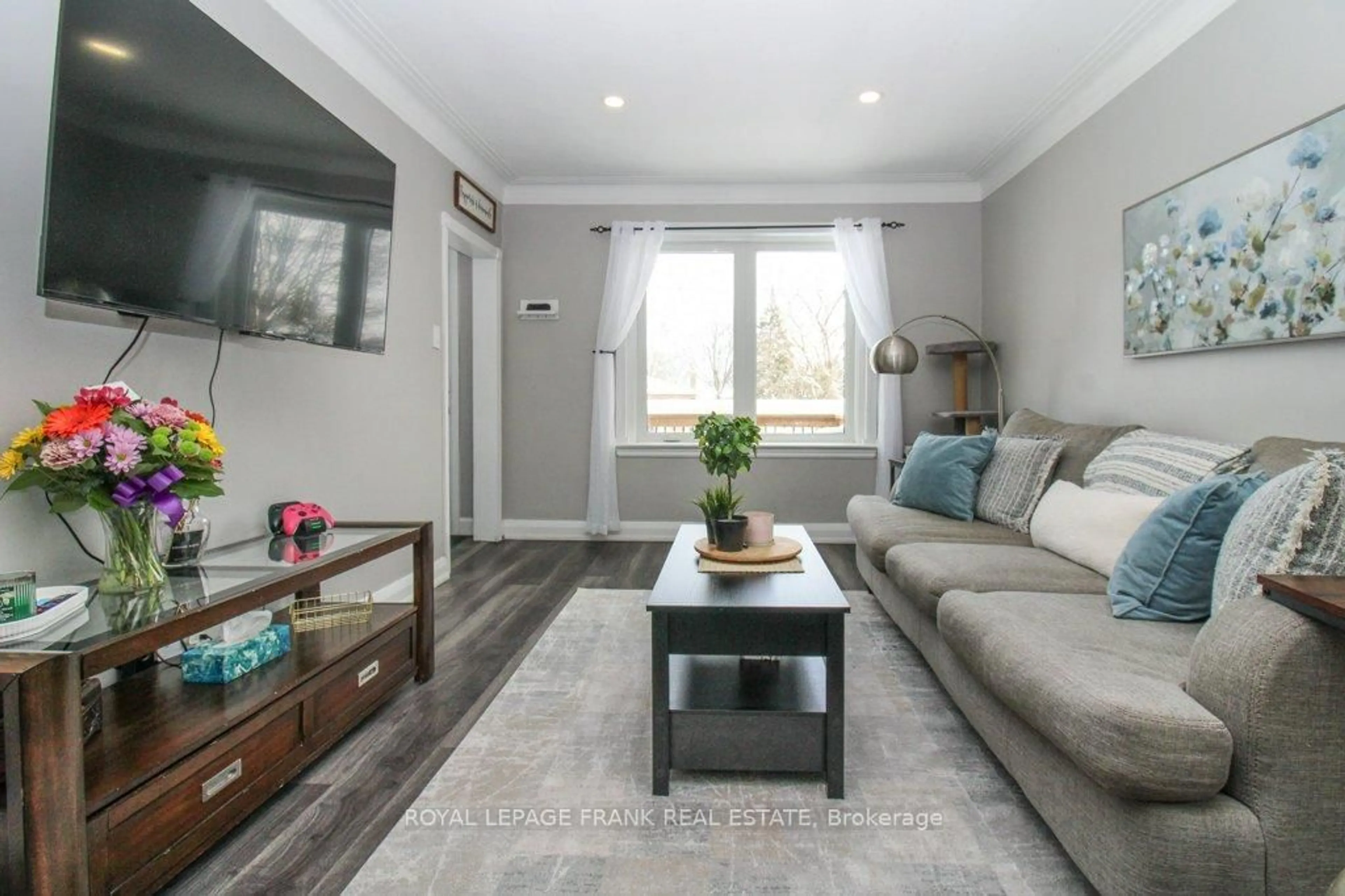 Living room with furniture, unknown for 129 Arthur Ave, Peterborough Ontario K9J 5X7