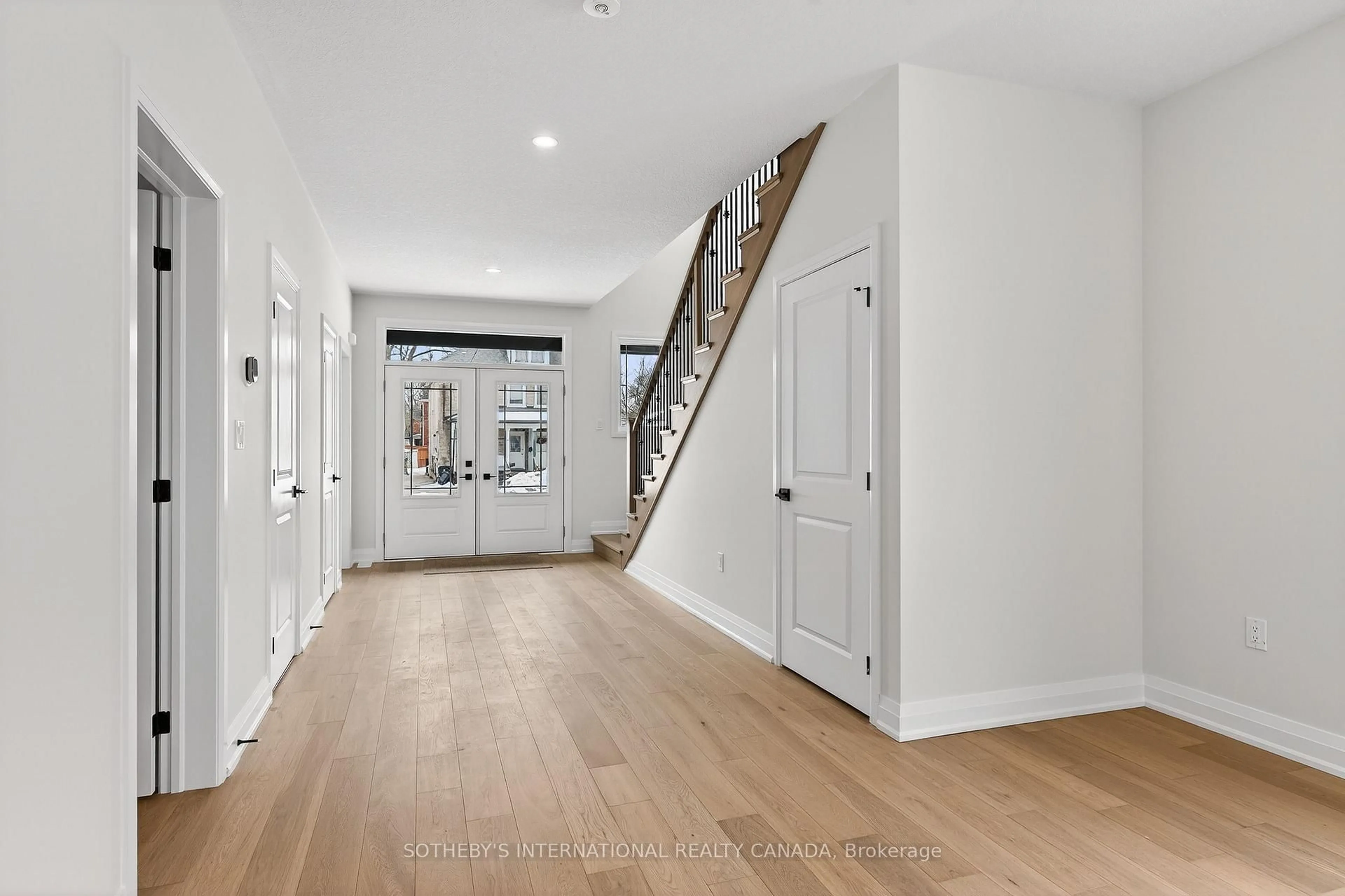 Indoor entryway for 42 Rich Ave, Cambridge Ontario N1R 2A5