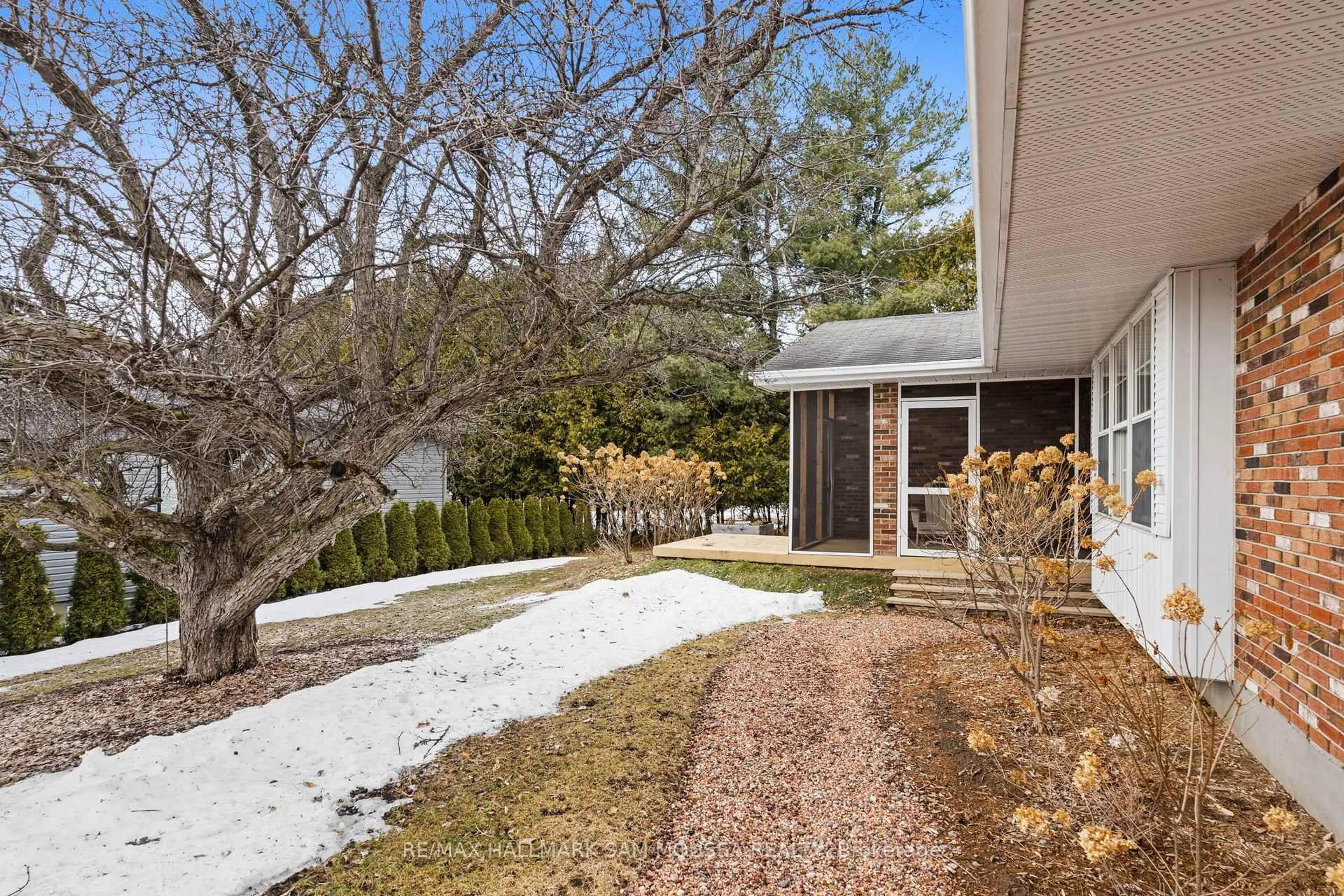 Patio, unknown for 118 Juanita Ave, Carp Ontario K0A 1L0