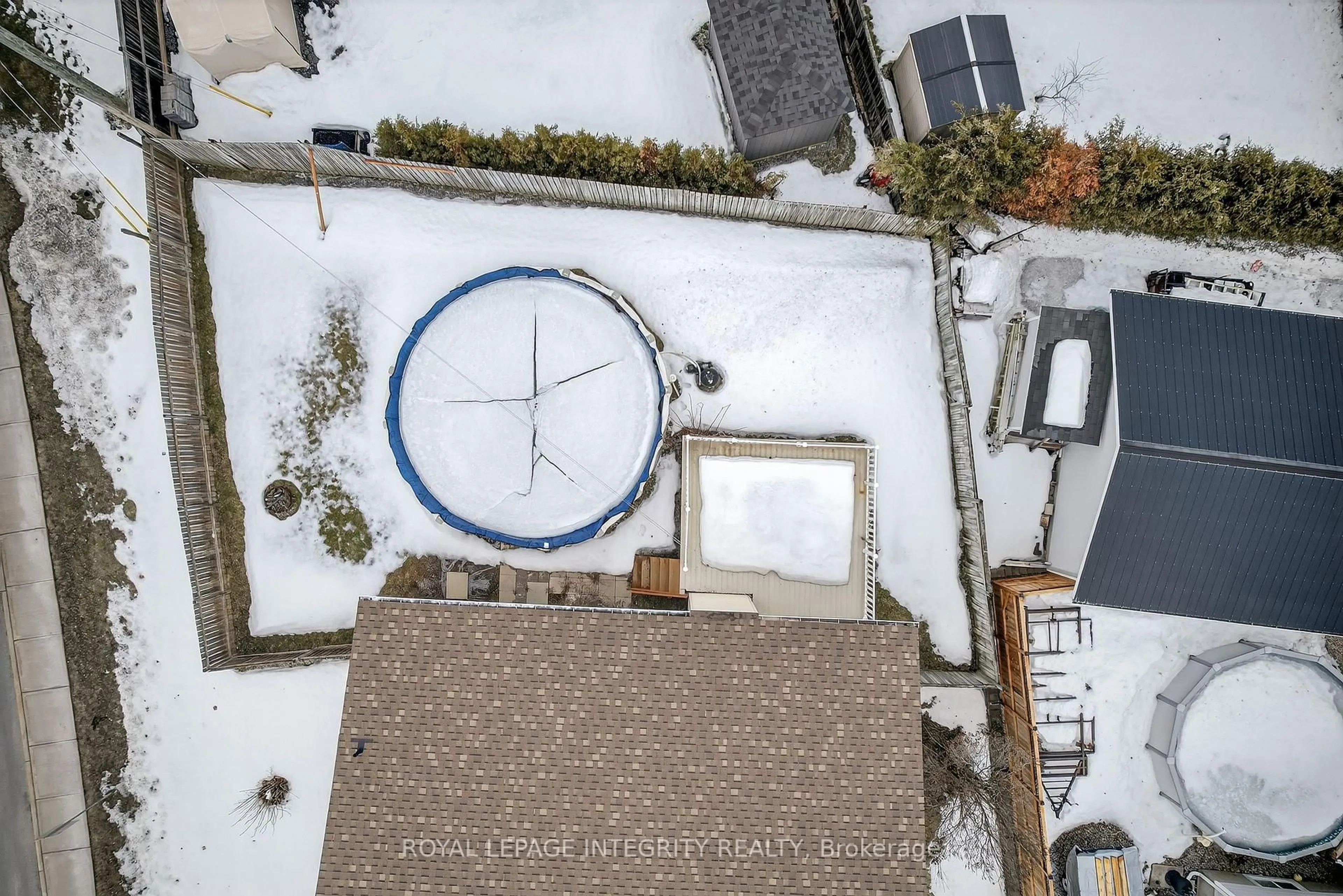 A pic from outside/outdoor area/front of a property/back of a property/a pic from drone, street for 3064 Rue Principale St, Alfred and Plantagenet Ontario K0A 3K0