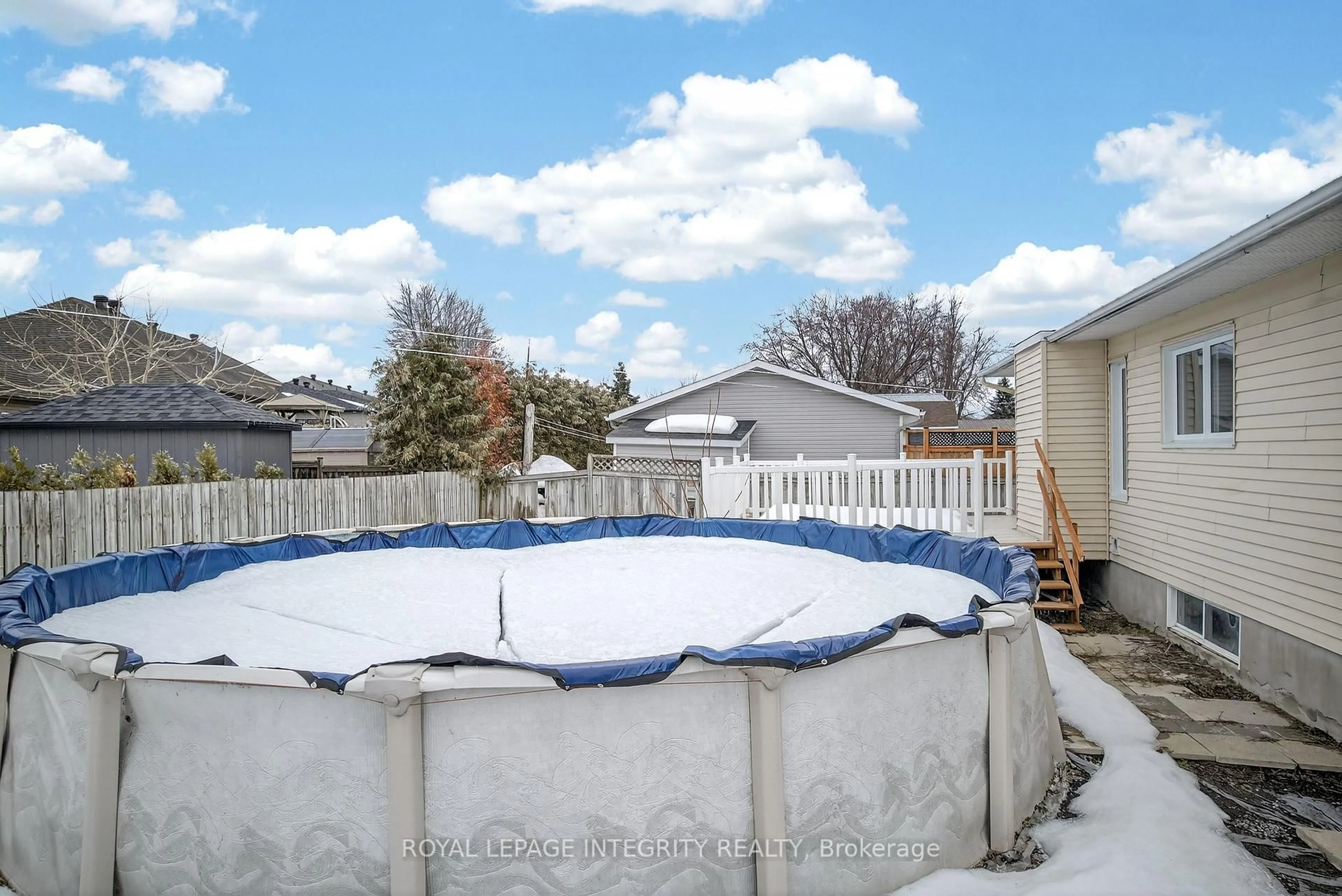 Pool for 3064 Rue Principale St, Alfred and Plantagenet Ontario K0A 3K0