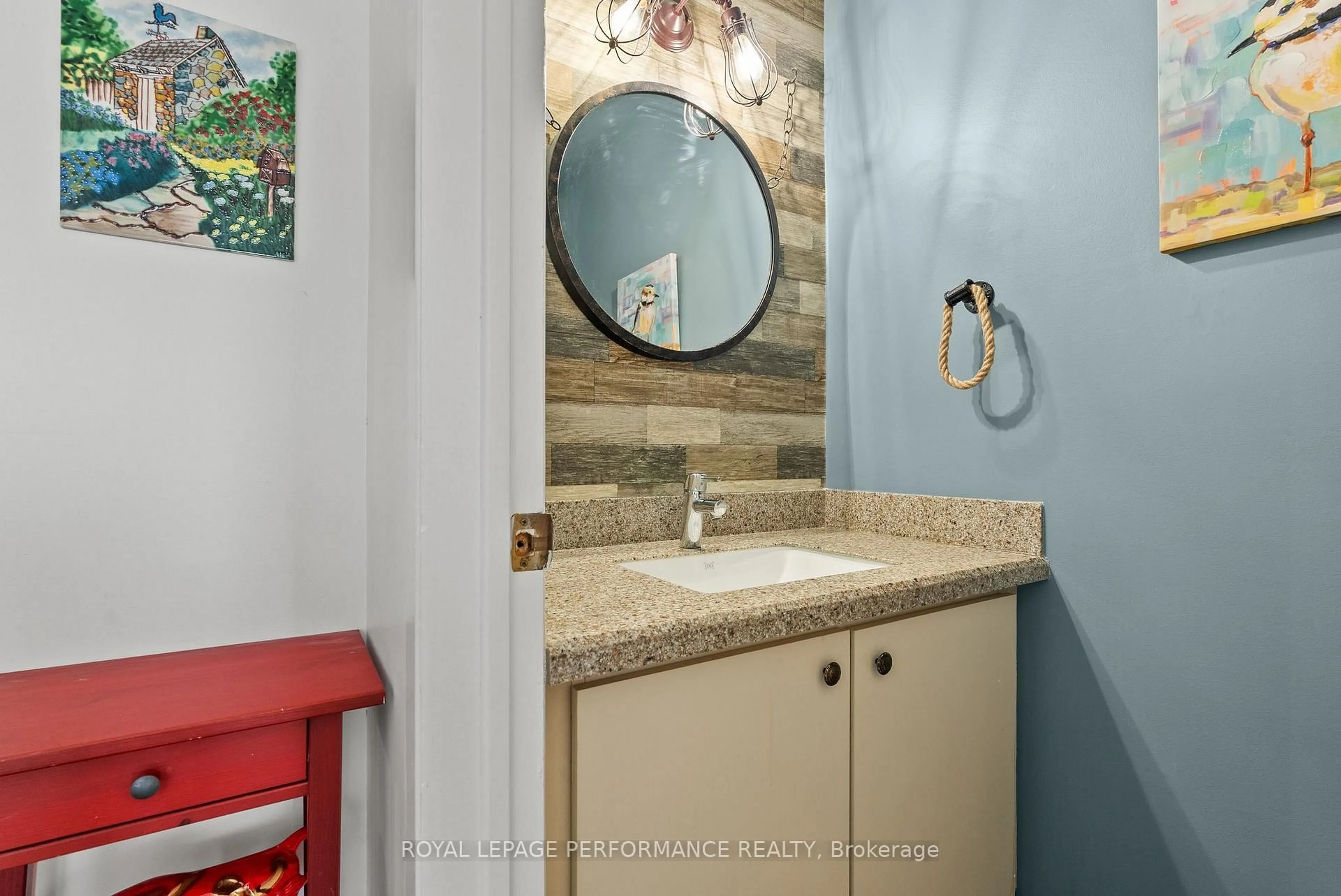 Standard bathroom, ceramic/tile floor for 1126 Millwood Crt, Ottawa Ontario K1C 3G1