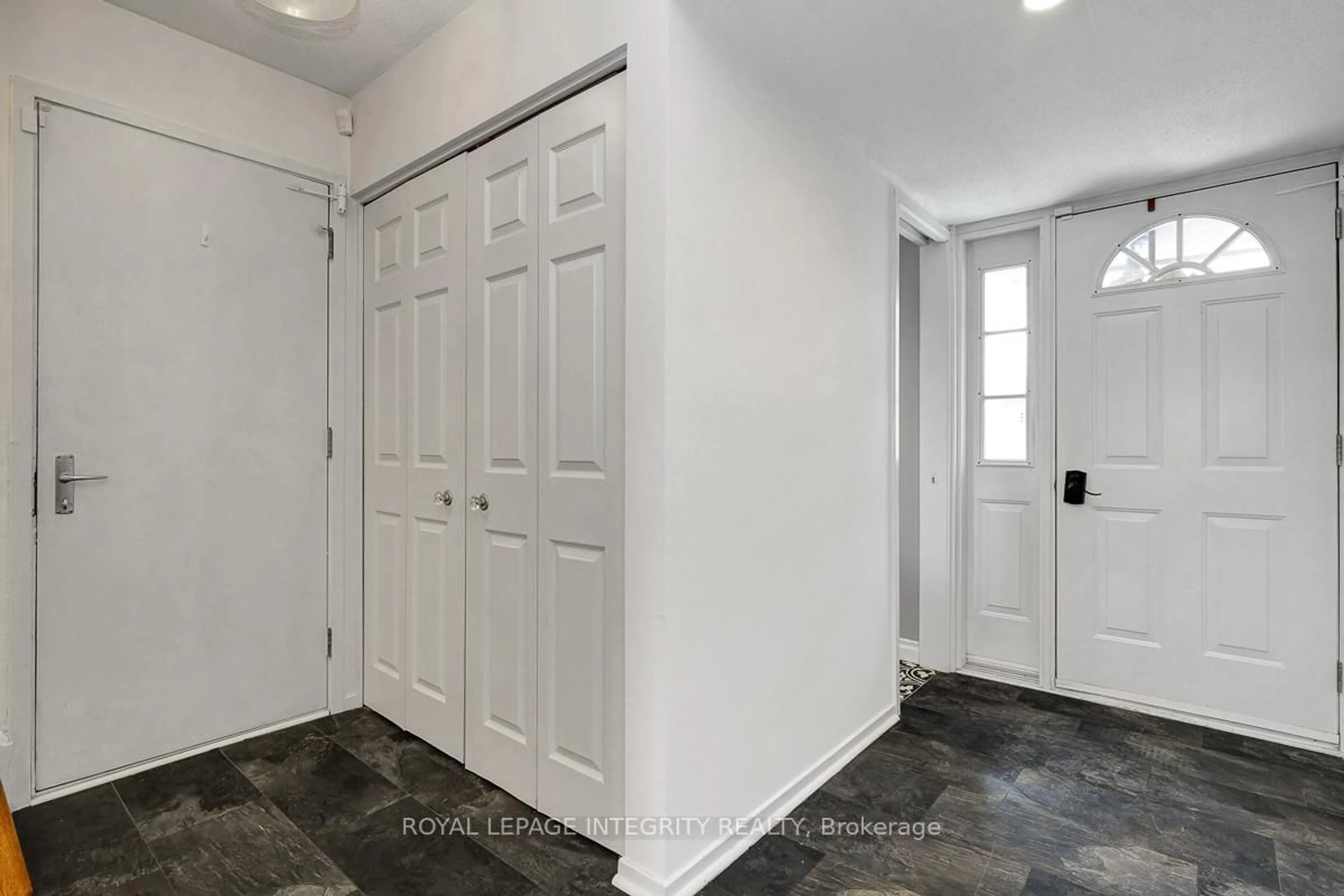 Indoor entryway for 3920 Old Richmond Rd #C, Ottawa Ontario K2H 5C6