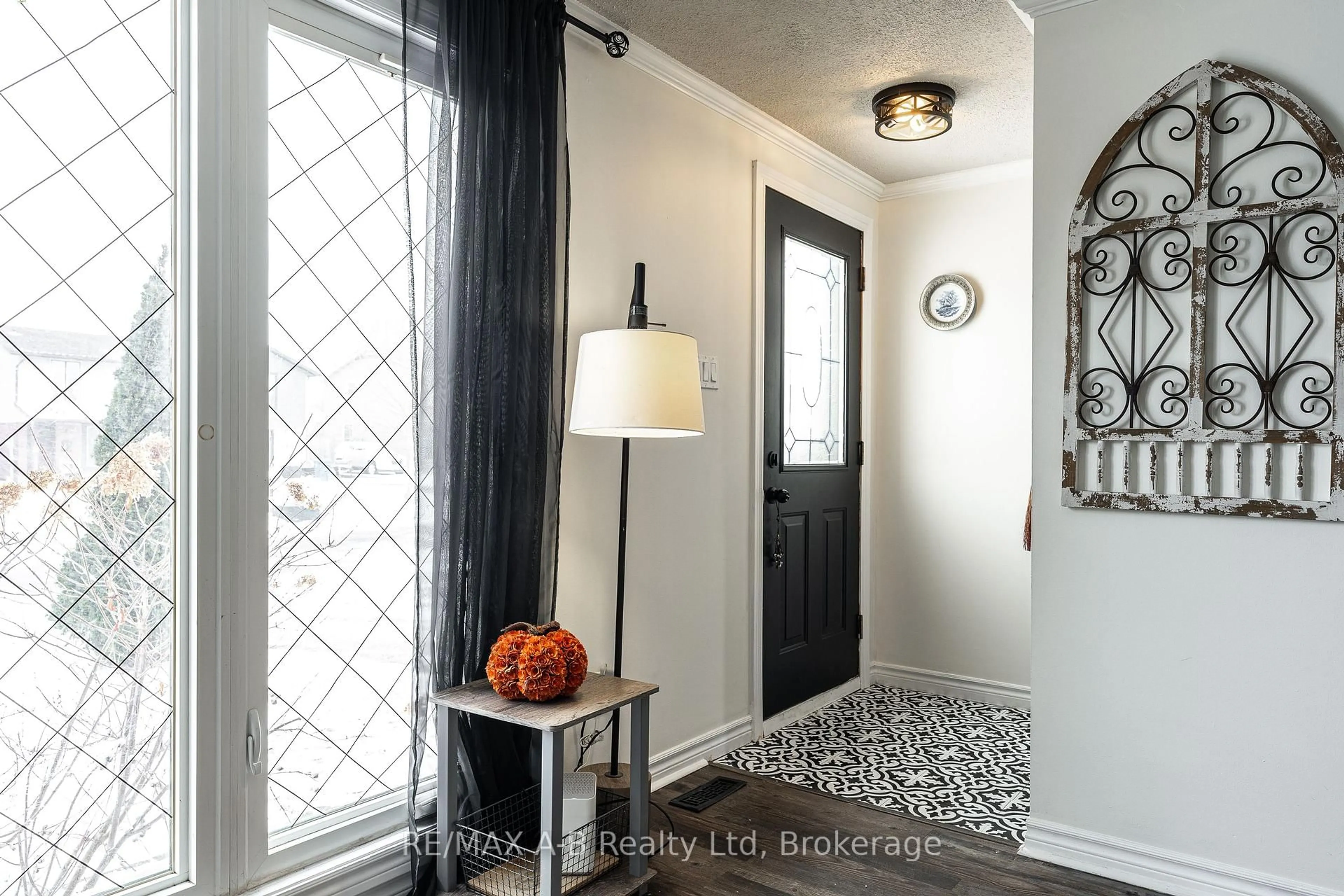 Indoor entryway for 651 Devon St, Stratford Ontario N4Z 1A5