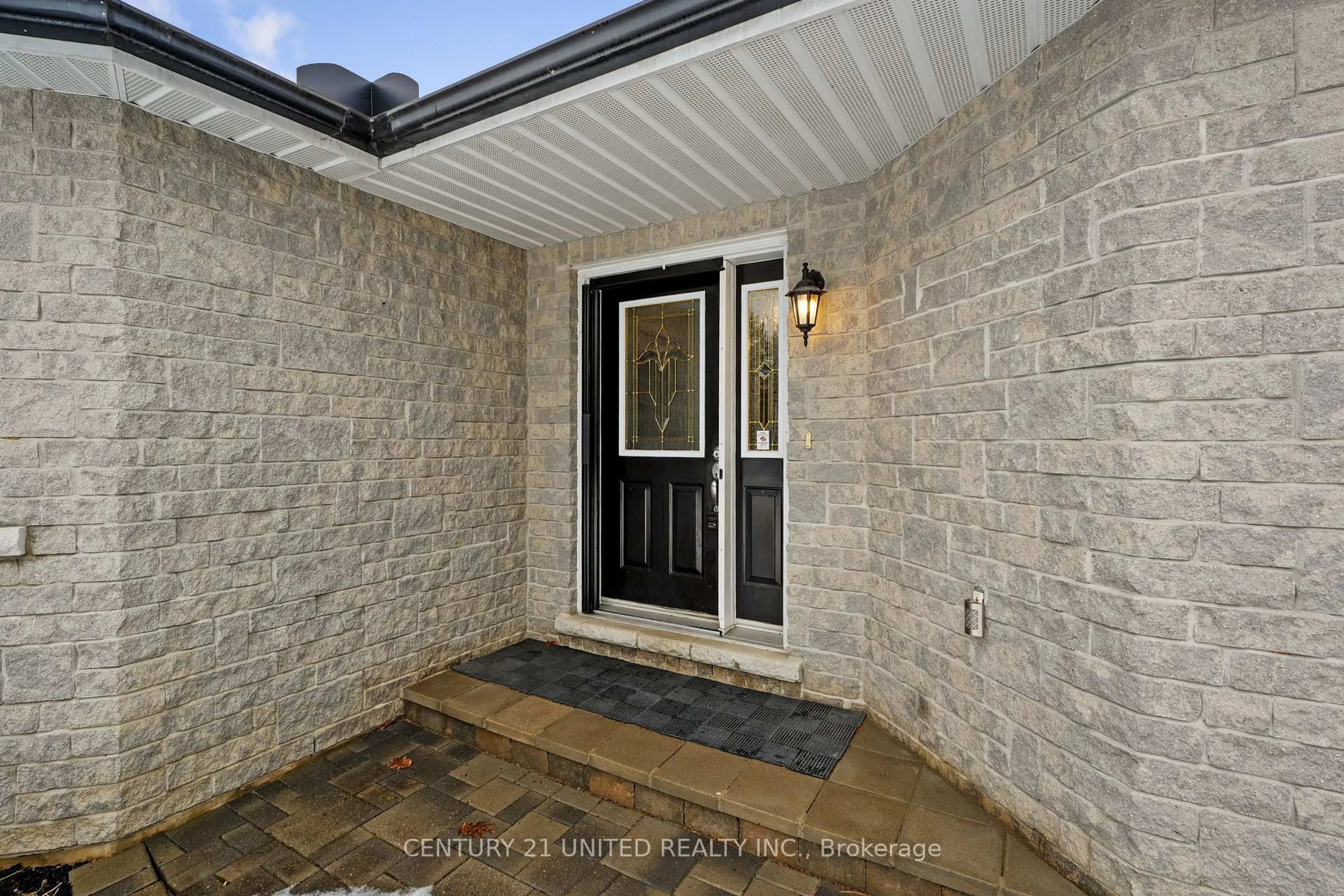 Indoor entryway for 74 Hearthstone Rd, Trent Hills Ontario K0L 1L0