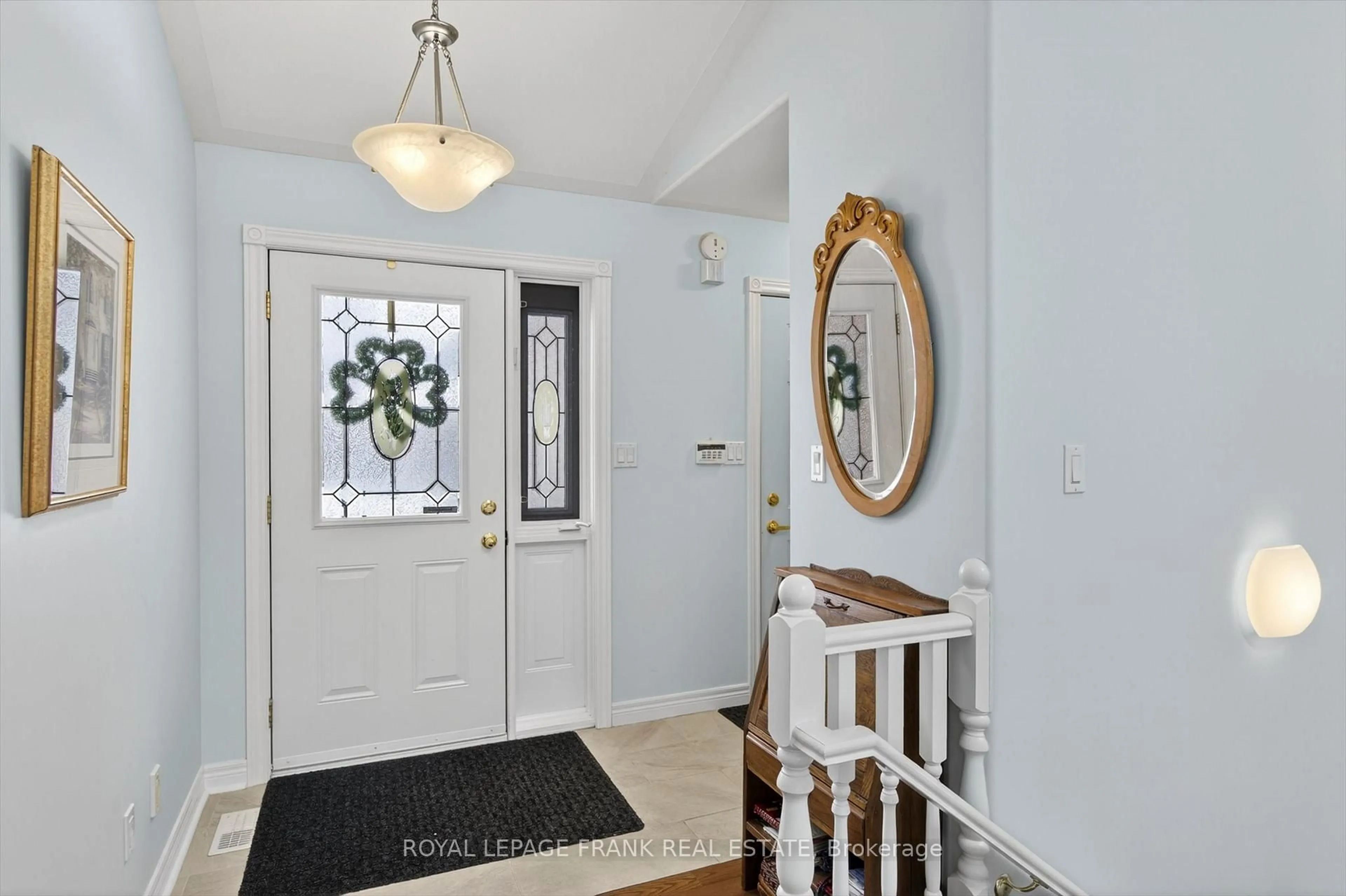 Indoor entryway for 1742 Ravenwood Dr #201, Peterborough Ontario K9K 2R5