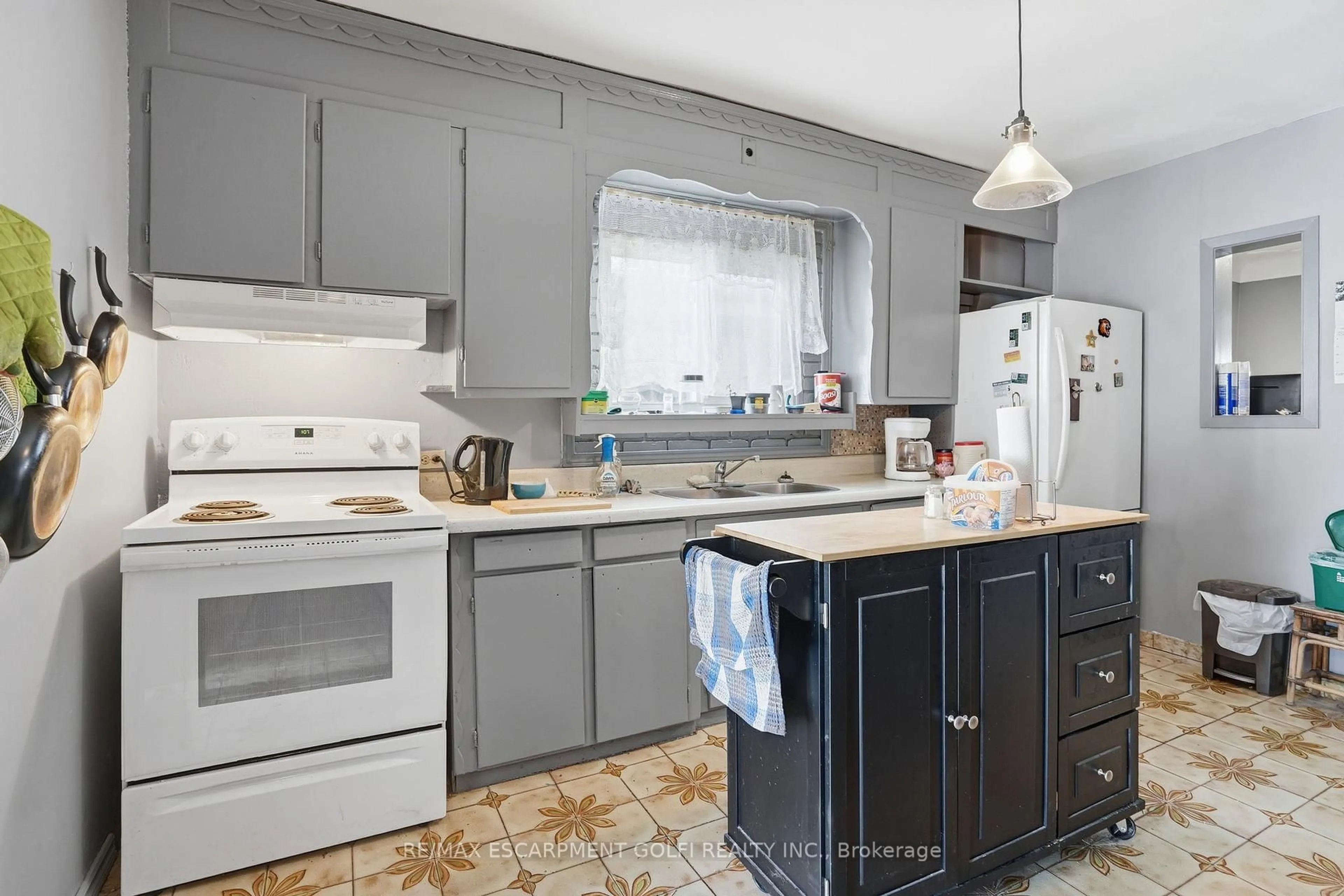 Open concept kitchen, unknown for 121 Gibson Ave, Hamilton Ontario L8L 6J9