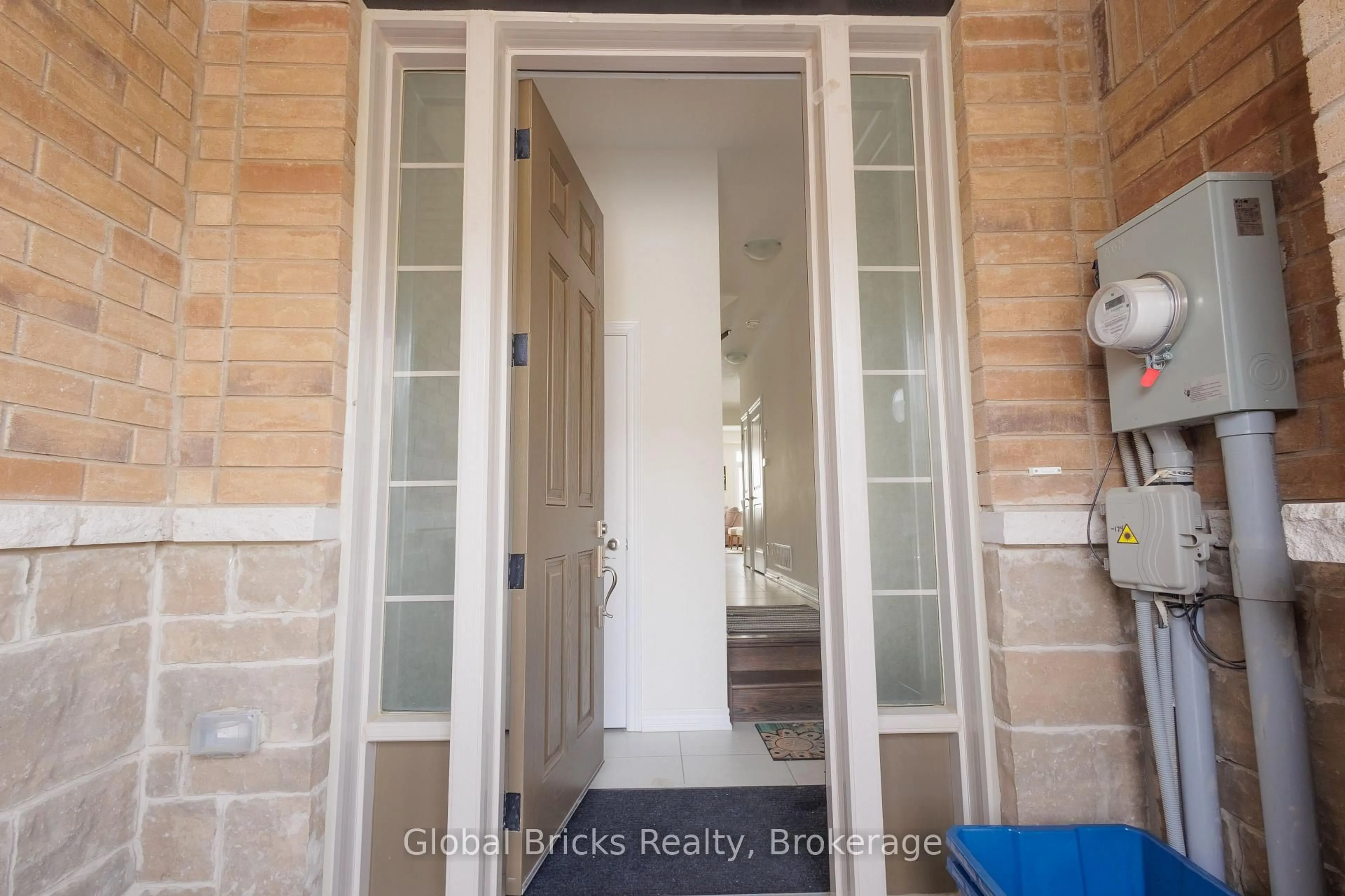 Indoor entryway for 192 Broadacre Dr, Kitchener Ontario N0B 2E0