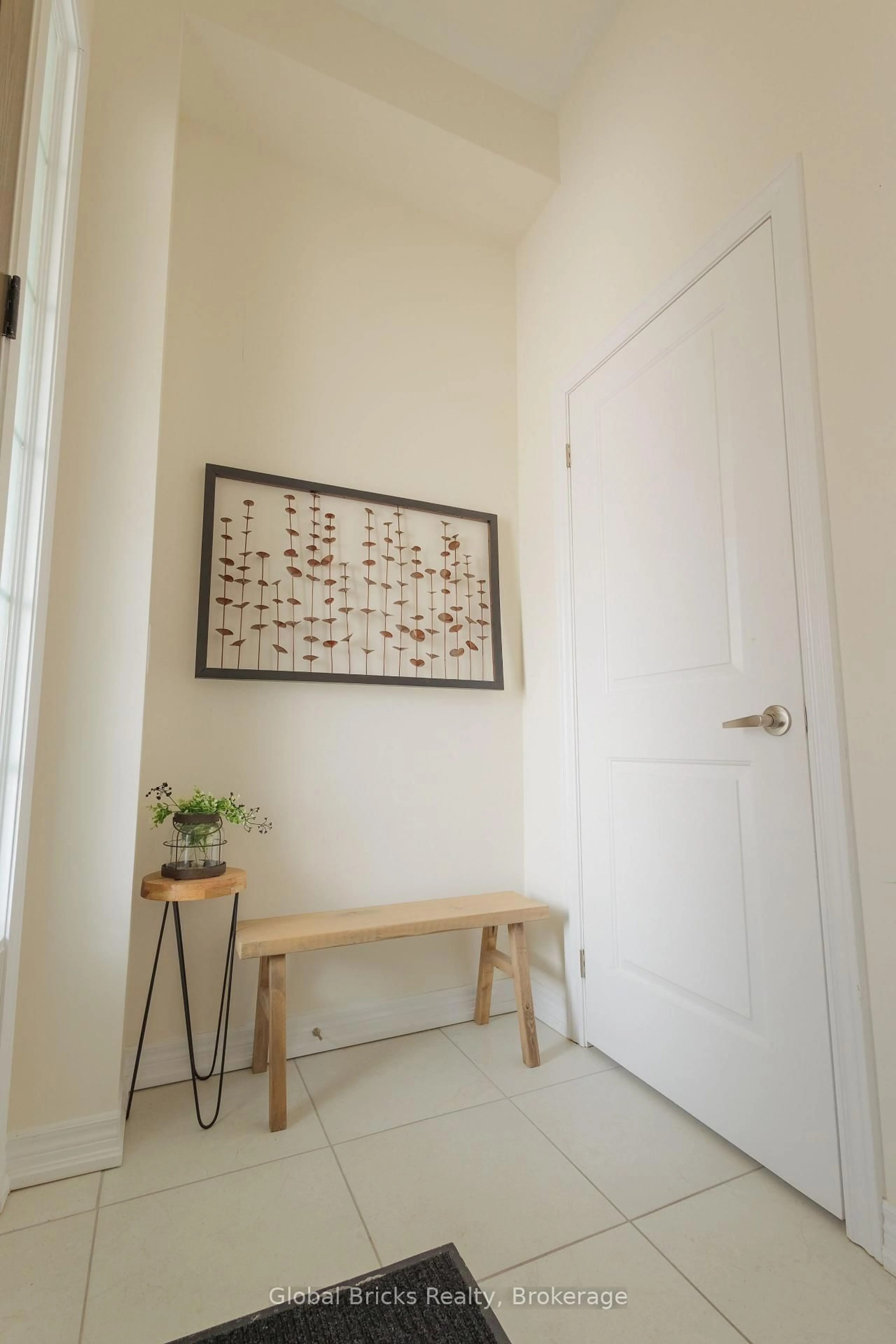 Indoor entryway for 192 Broadacre Dr, Kitchener Ontario N0B 2E0