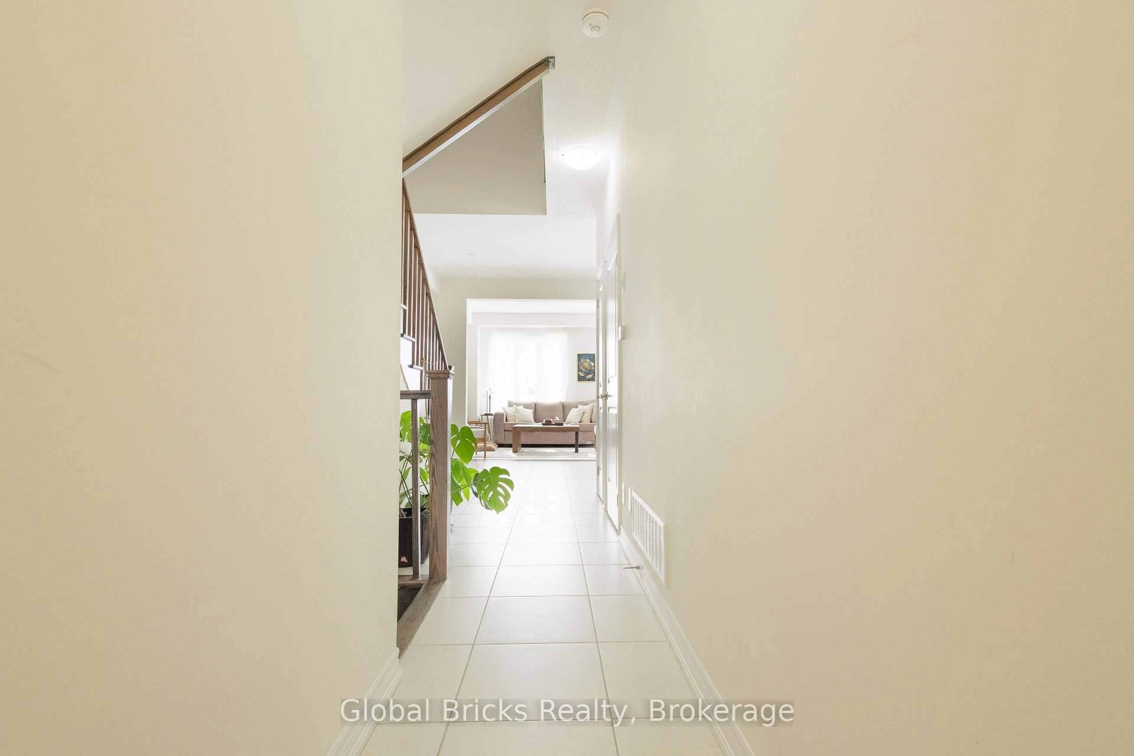 Indoor foyer for 192 Broadacre Dr, Kitchener Ontario N0B 2E0