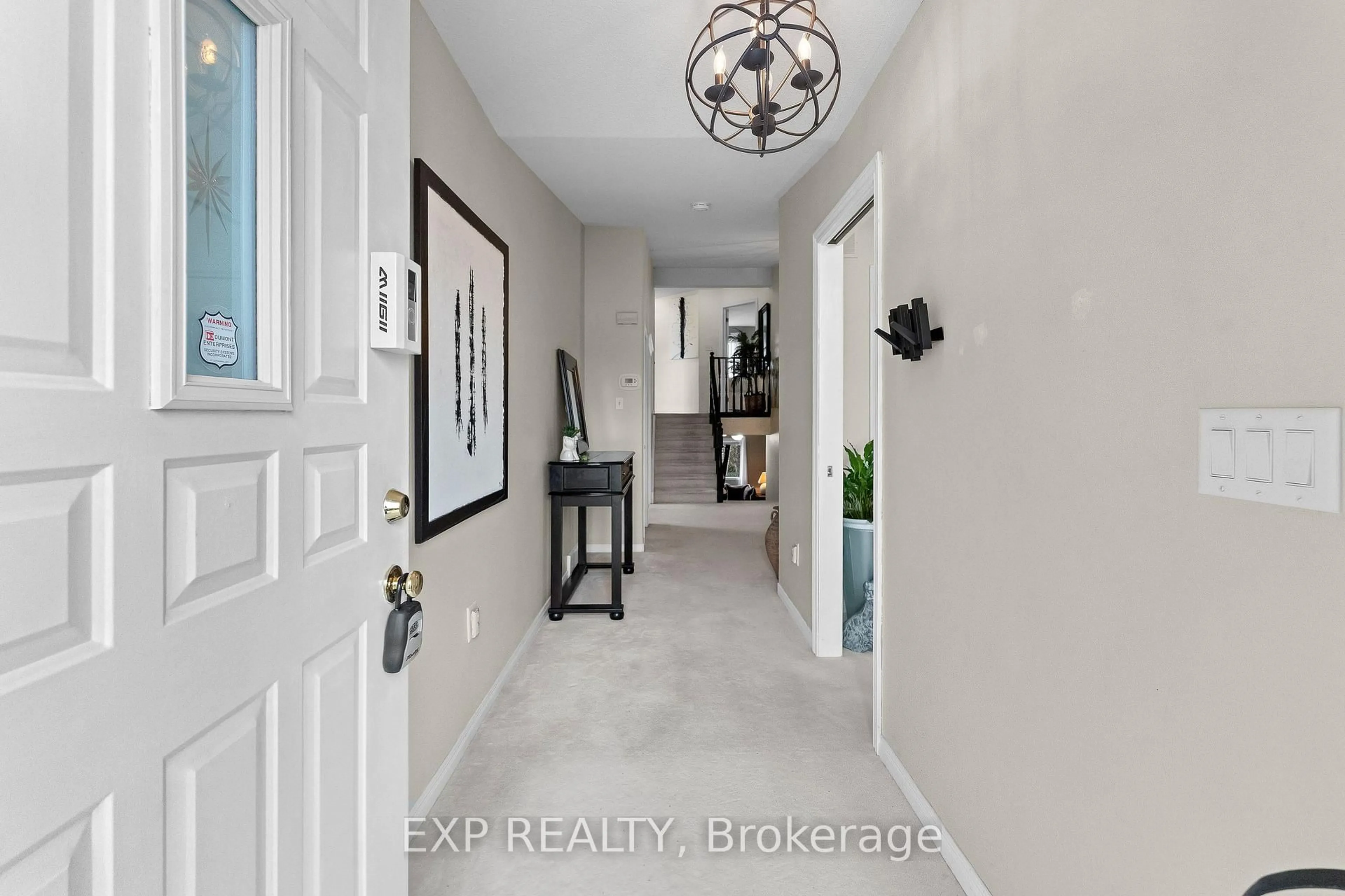 Indoor entryway for 7799 Yvette Cres, Niagara Falls Ontario L2H 3B6