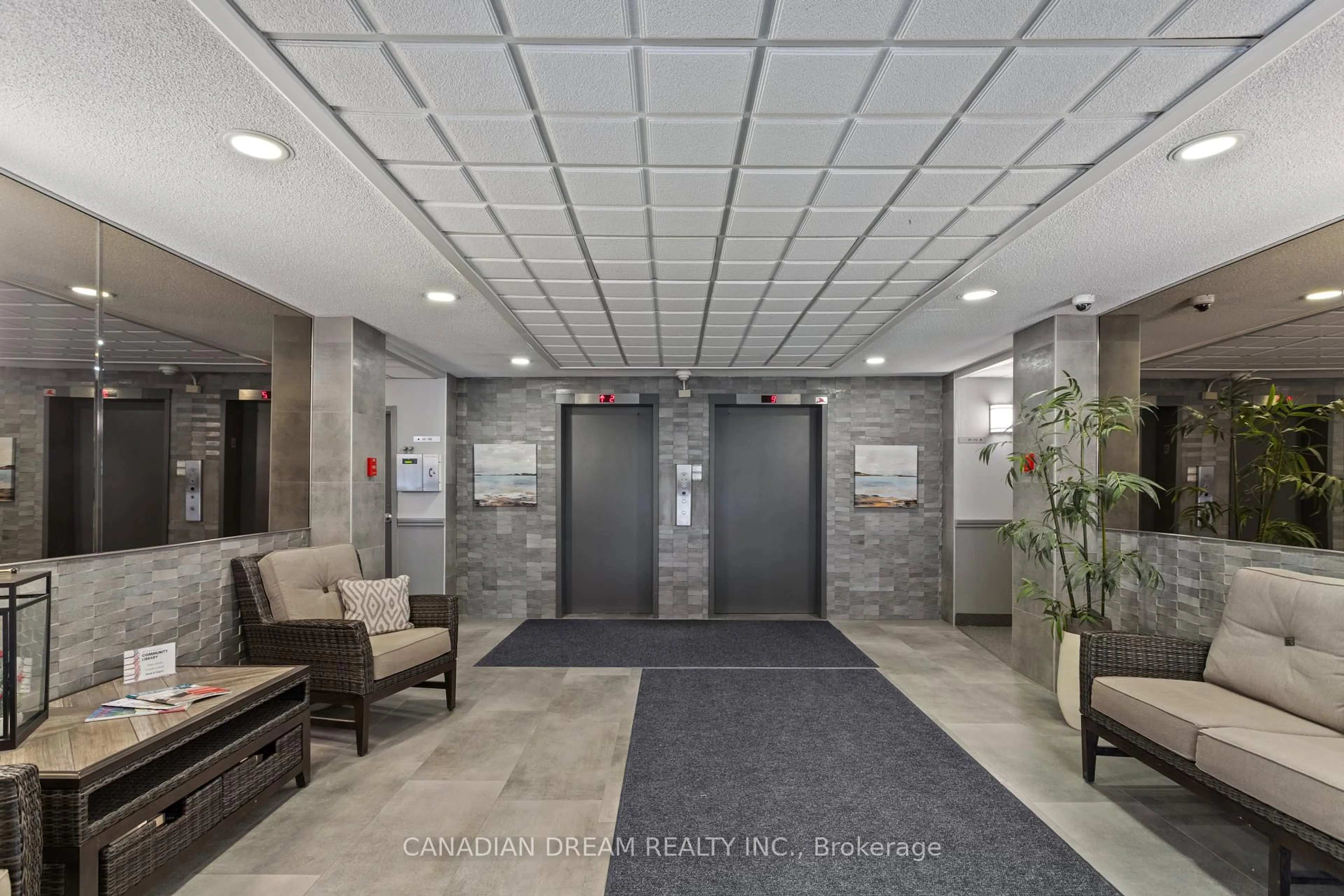 Indoor foyer for 1600 Adelaide St #104, London North Ontario N5X 3H6