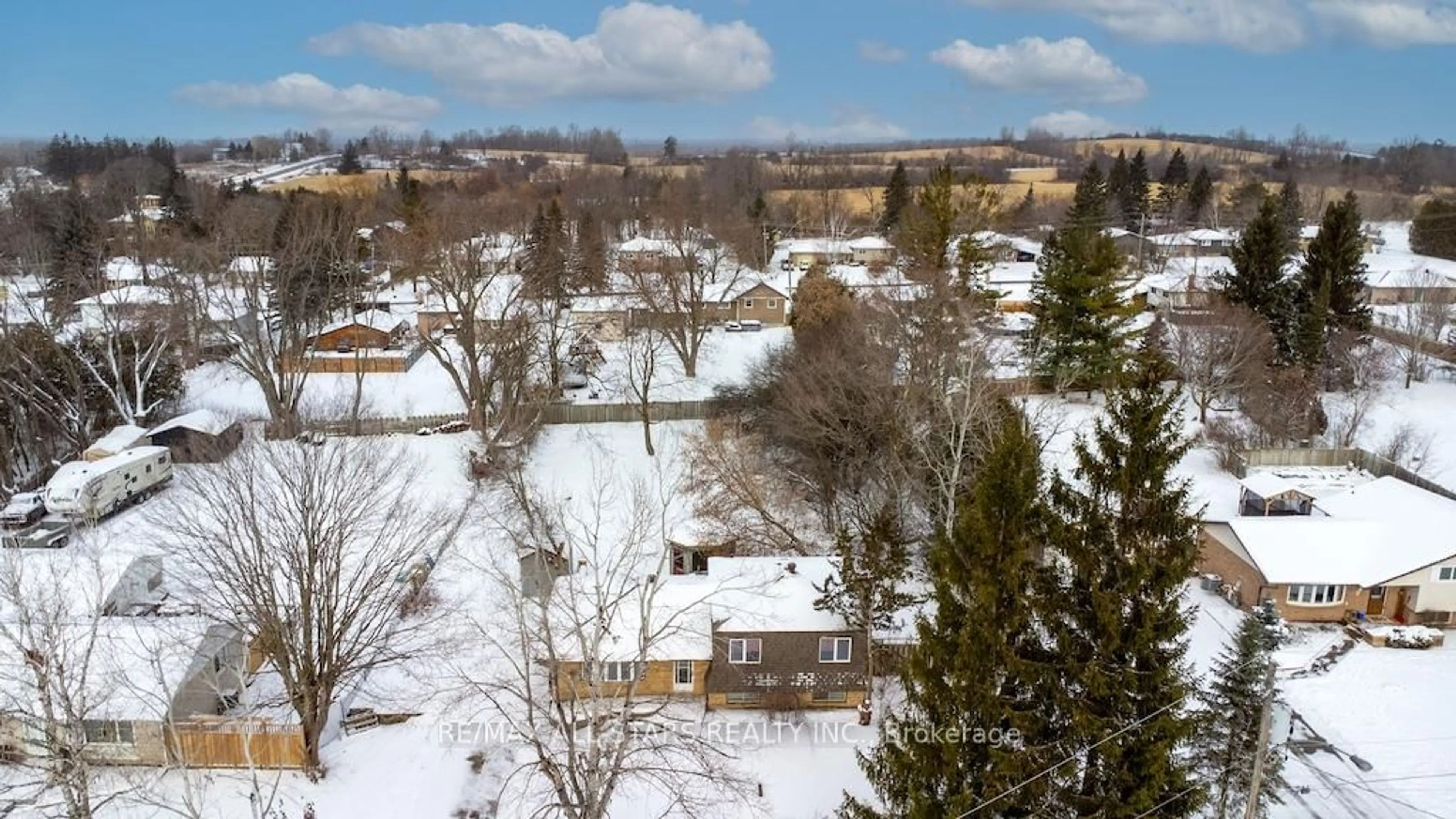 A pic from outside/outdoor area/front of a property/back of a property/a pic from drone, water/lake/river/ocean view for 13 Janet Dr, Kawartha Lakes Ontario L0B 1K0