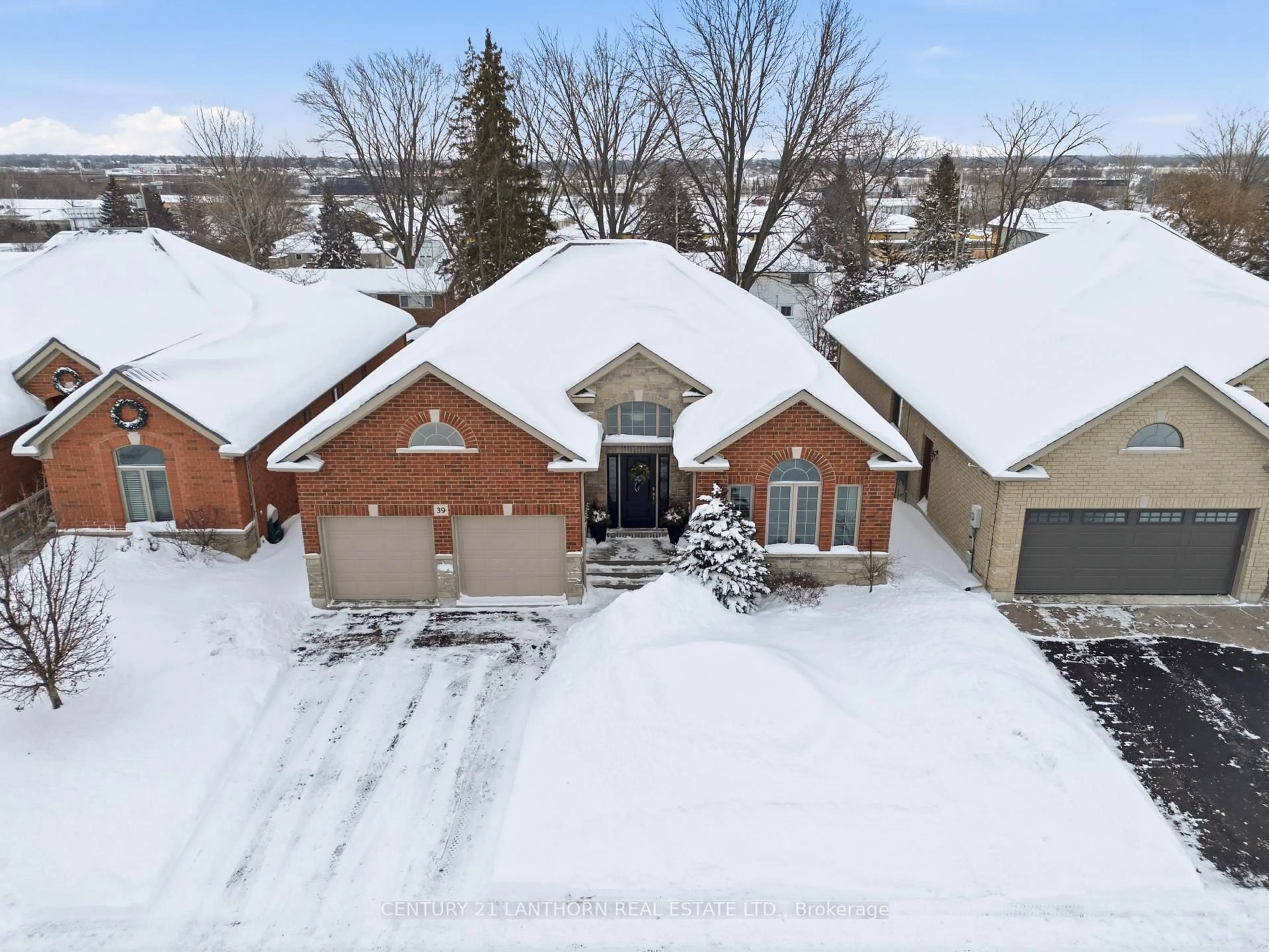 A pic from outside/outdoor area/front of a property/back of a property/a pic from drone, street for 39 McDougall Dr, Belleville Ontario K8N 0M1