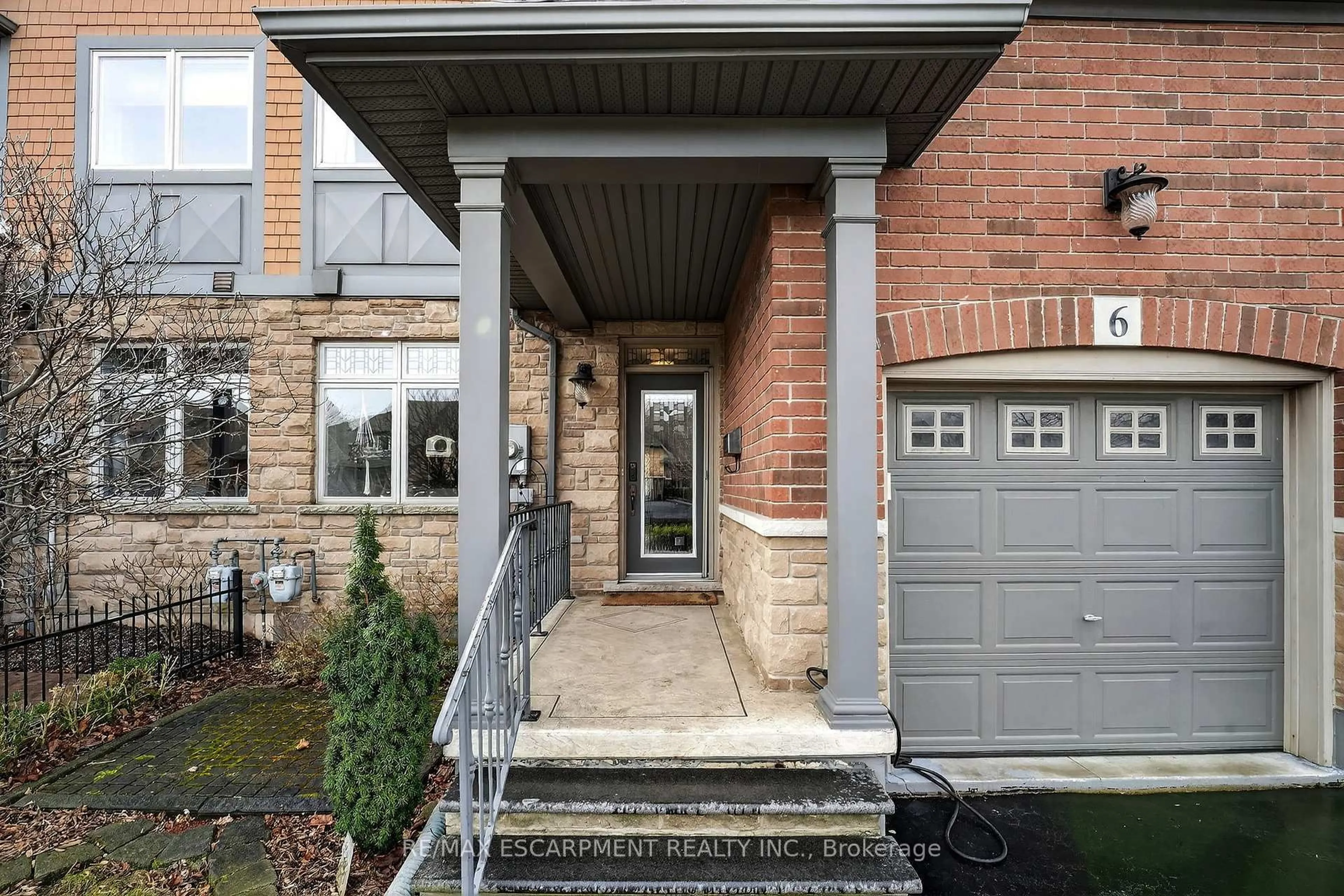 Home with brick exterior material, street for 6 Conrad Pl, Grimsby Ontario L3M 5S5