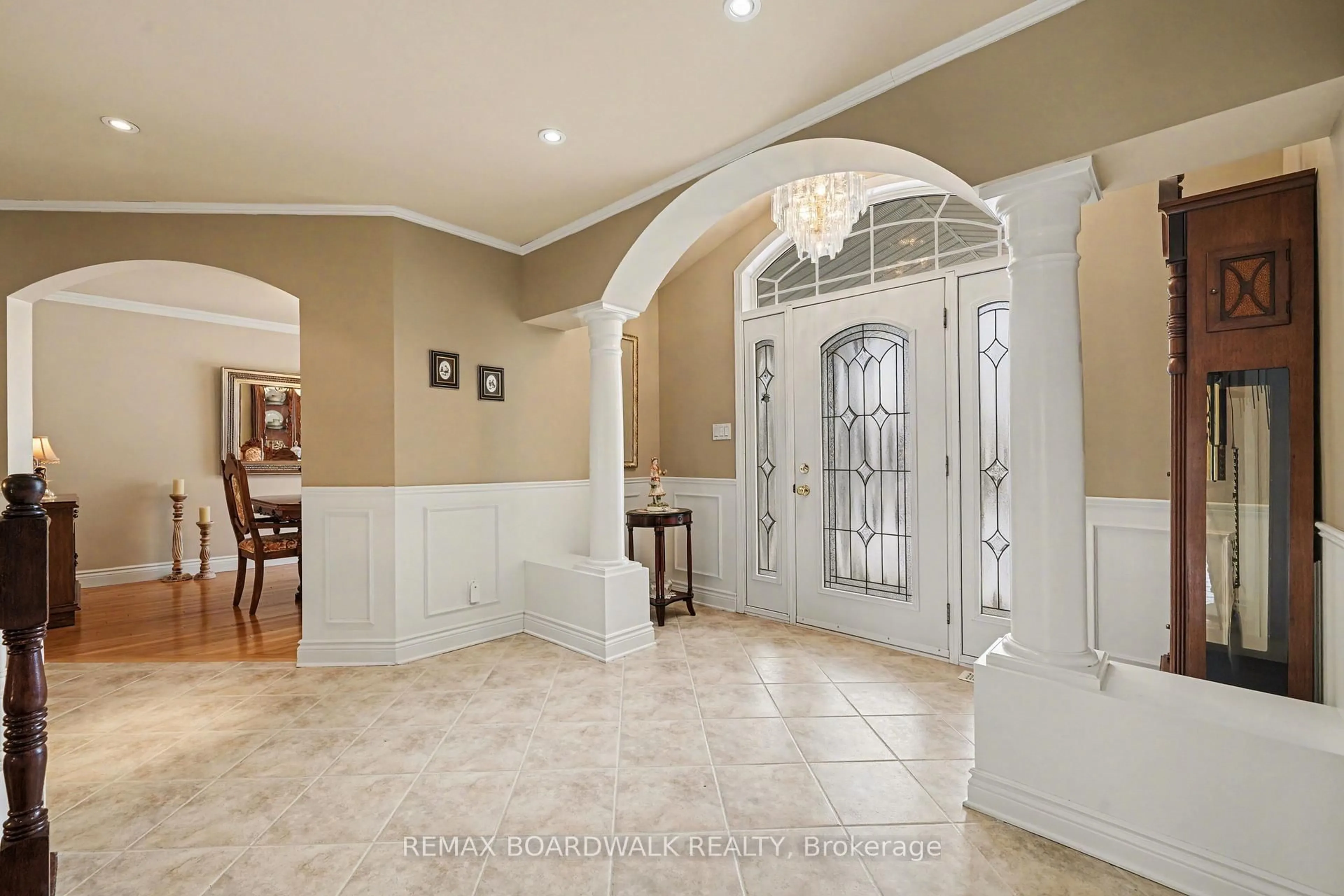 Indoor foyer for 819 Laval St, Casselman Ontario K0A 1M0