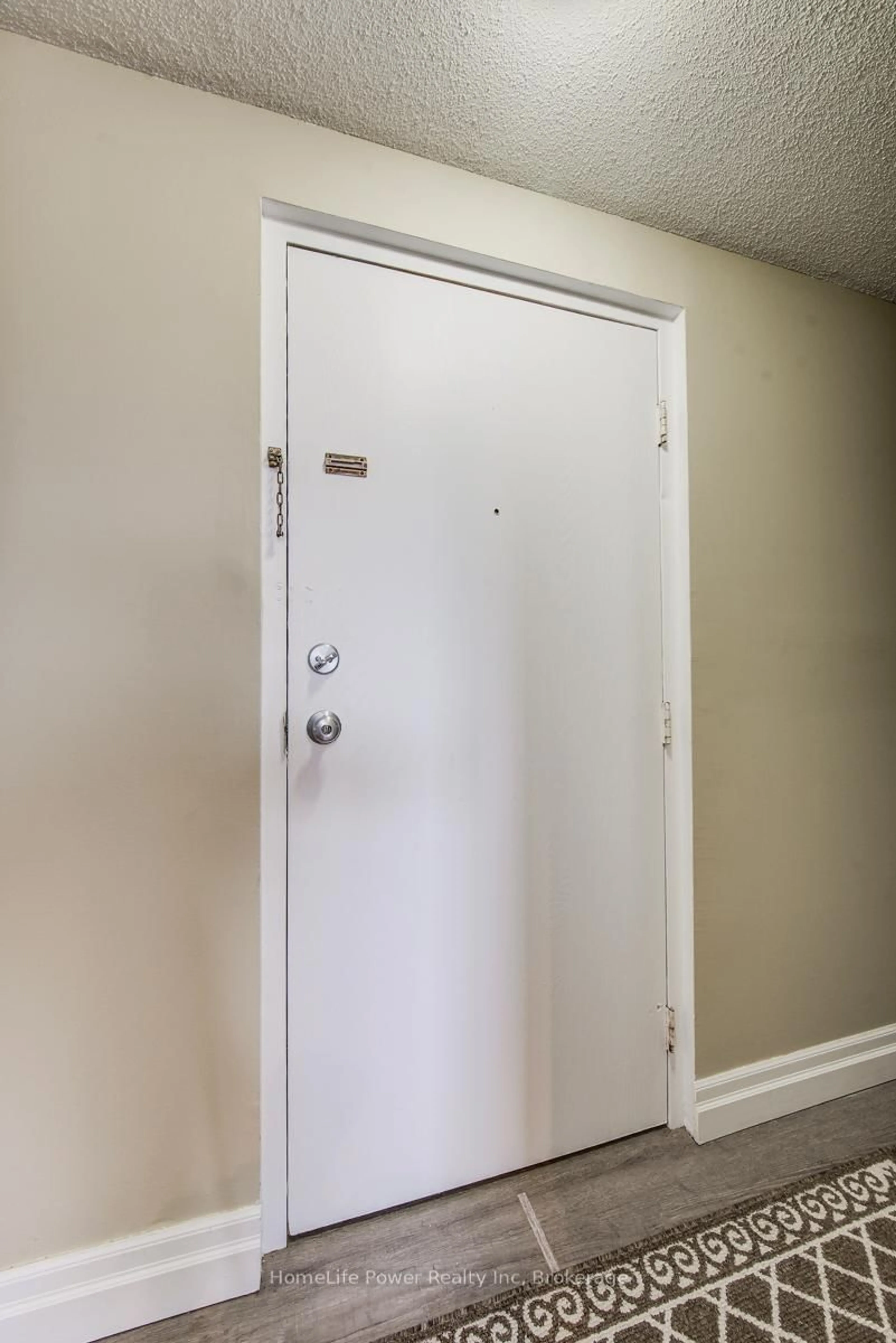 Indoor entryway for 4 Avalon Pl #303, Kitchener Ontario N2M 4N6