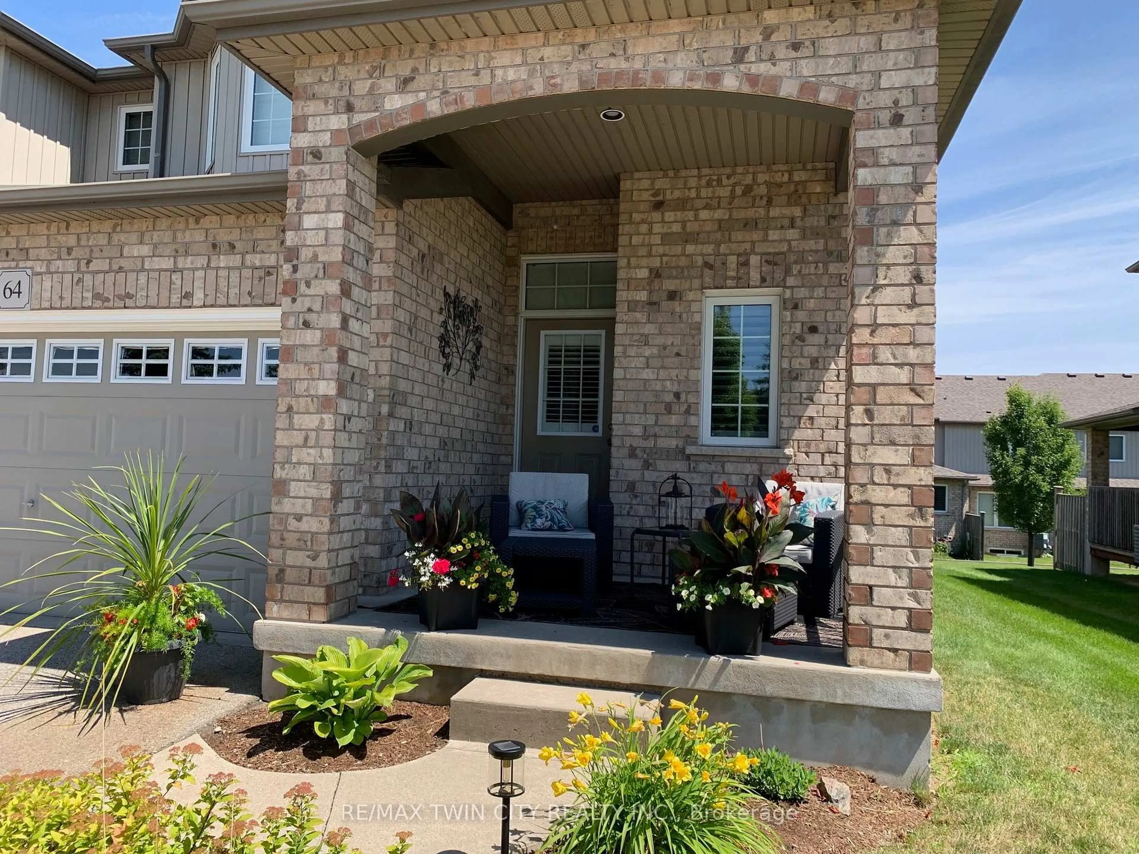 Indoor entryway for 31 Townsend Dr #64, Woolwich Ontario N0B 1M0