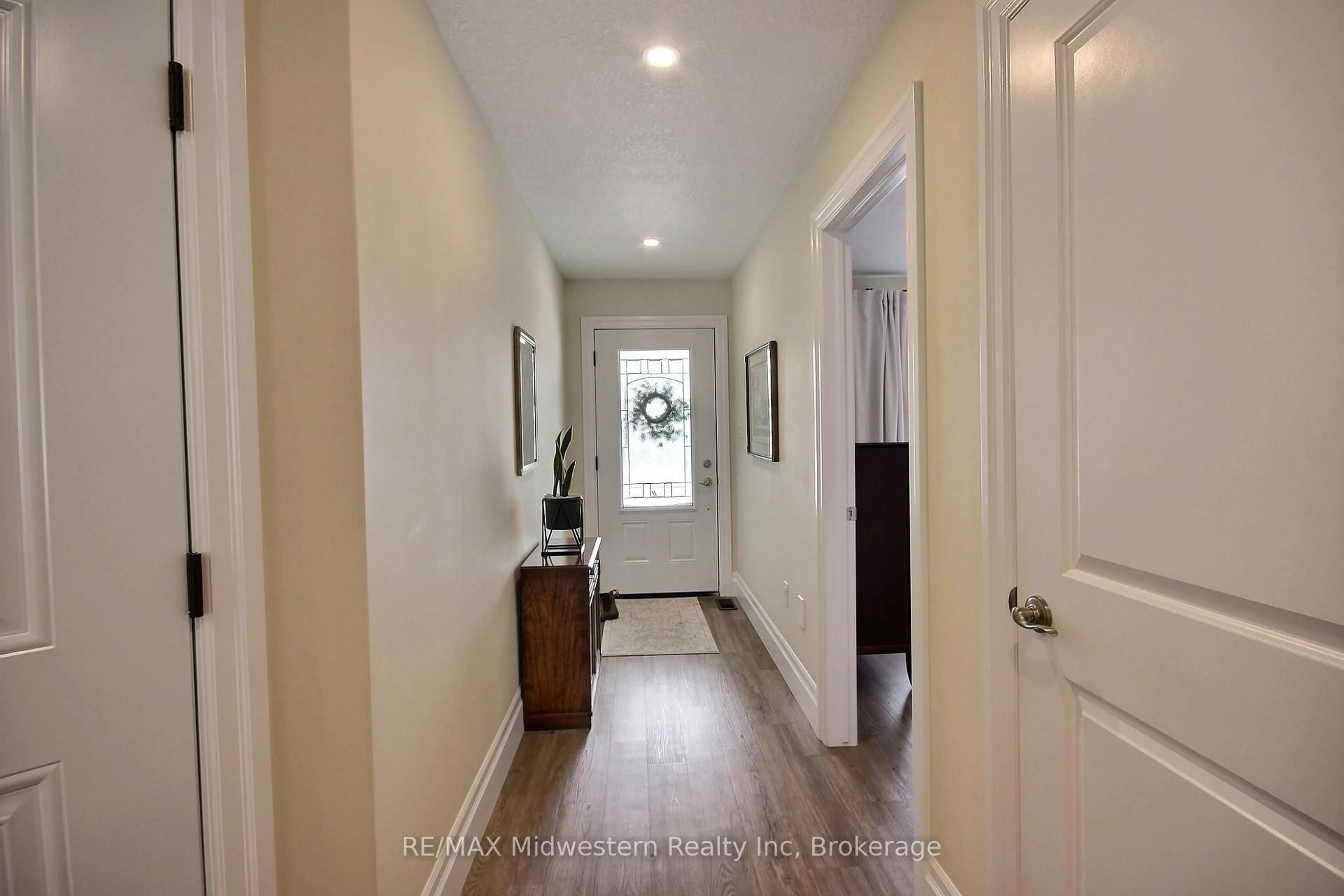 Indoor entryway for 1095 Kincaid St, North Perth Ontario N4W 0J8