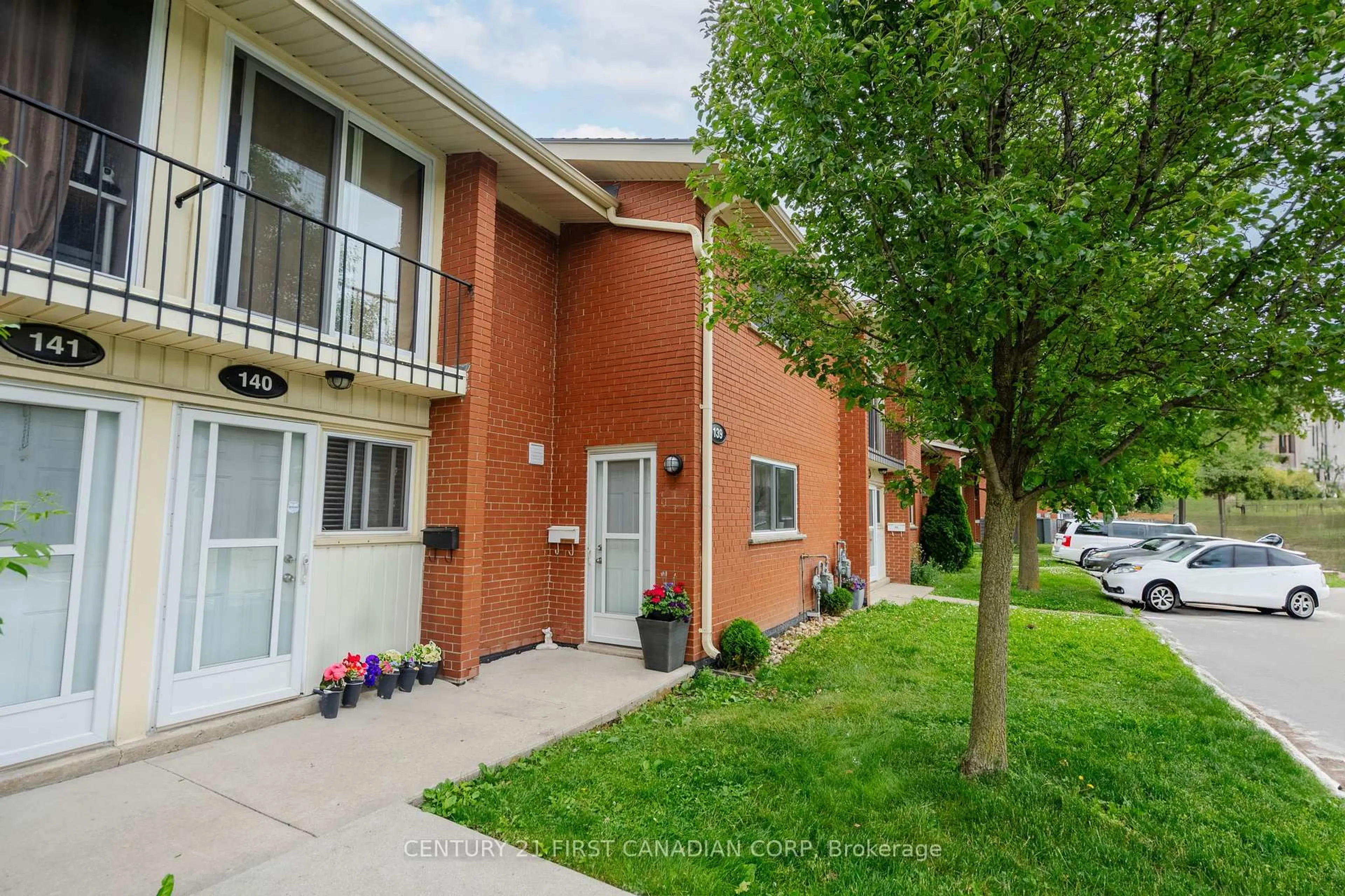 Patio, street for 1090 Kipps Lane #139, London East Ontario N5Y 1V4
