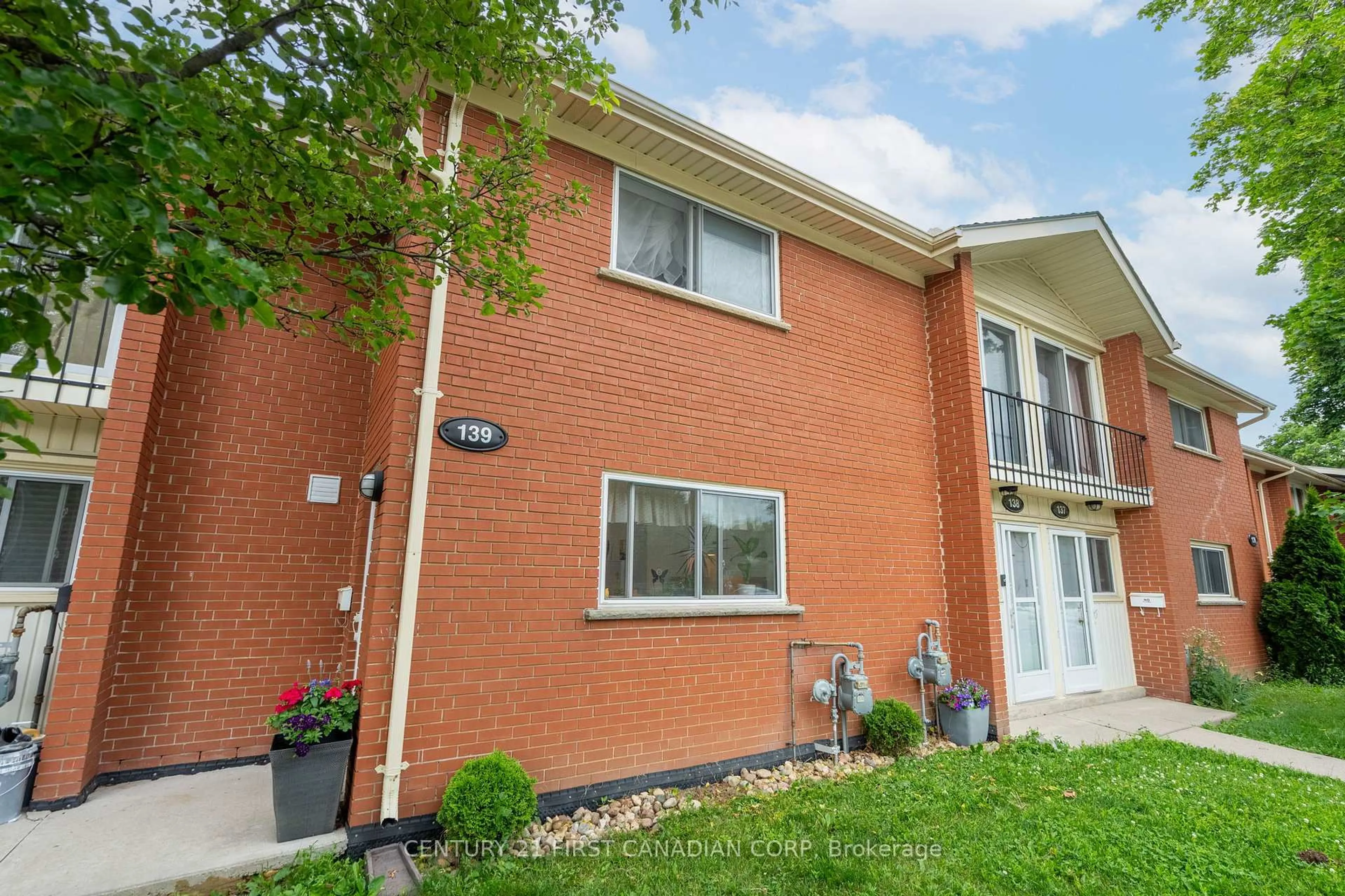 Home with brick exterior material, building for 1090 Kipps Lane #139, London East Ontario N5Y 1V4