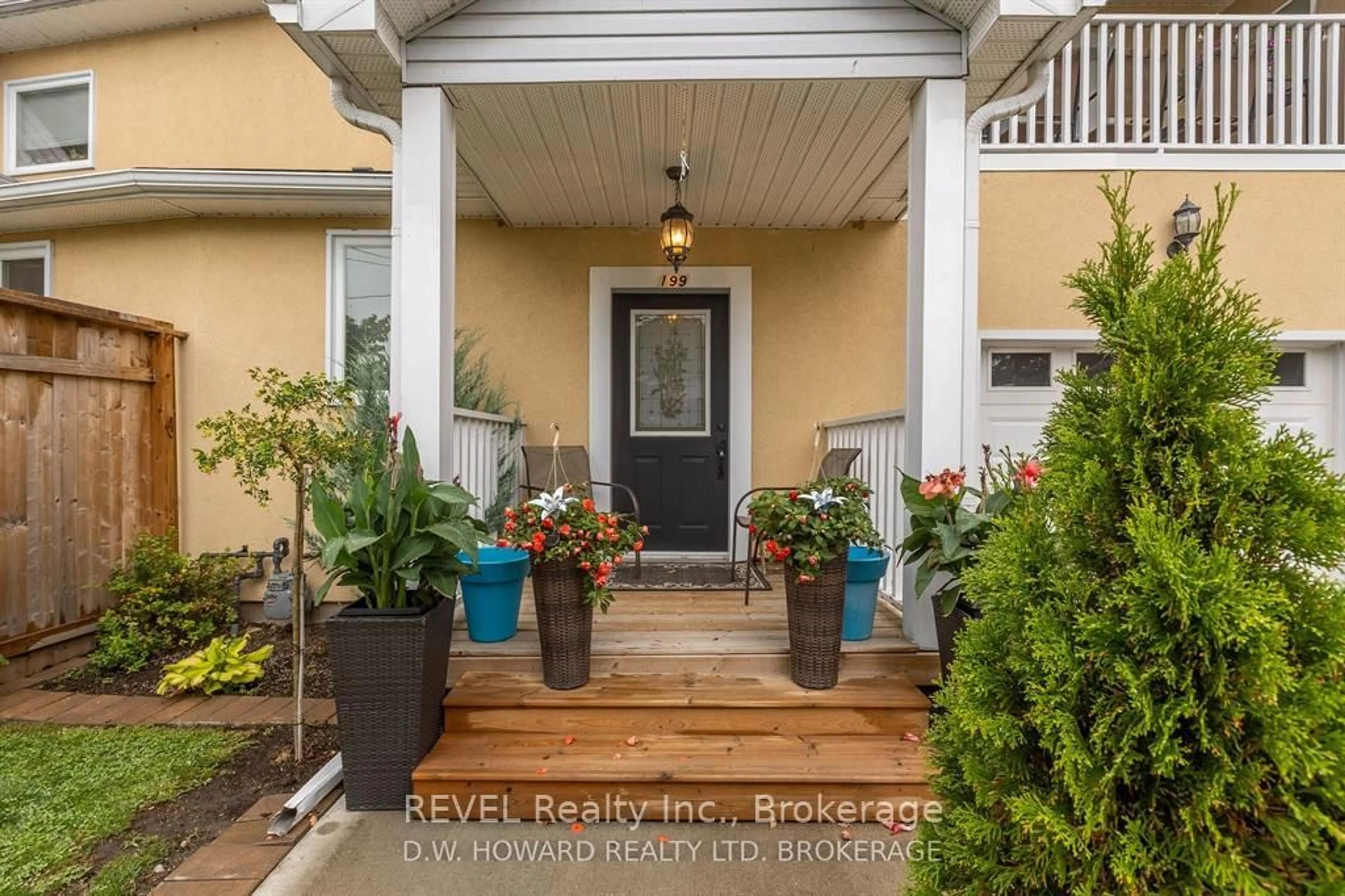 Indoor entryway for 199 Cambridge Rd, Fort Erie Ontario L0S 1B0