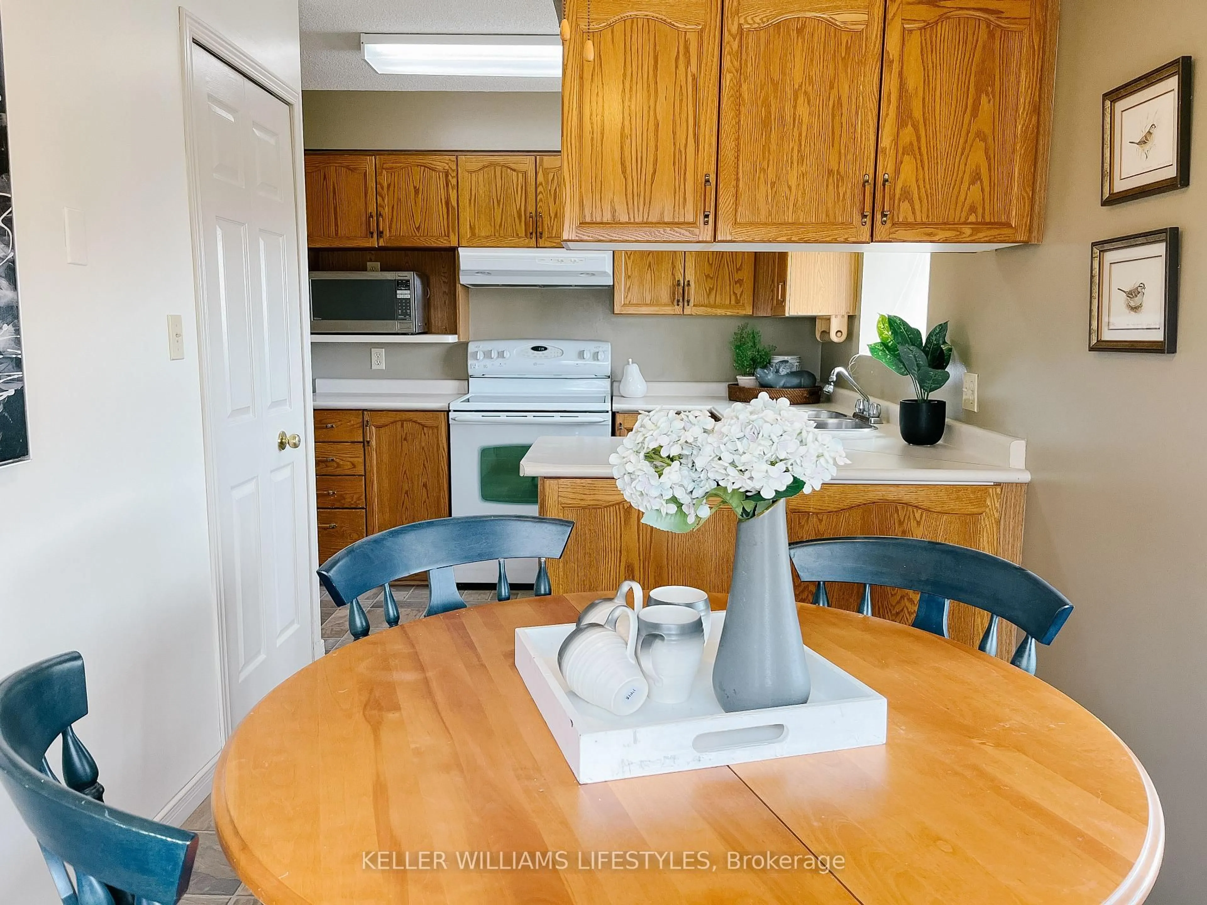 Open concept kitchen, wood/laminate floor for 10 Van Allen Ave #702, Chatham-Kent Ontario N7L 5K1