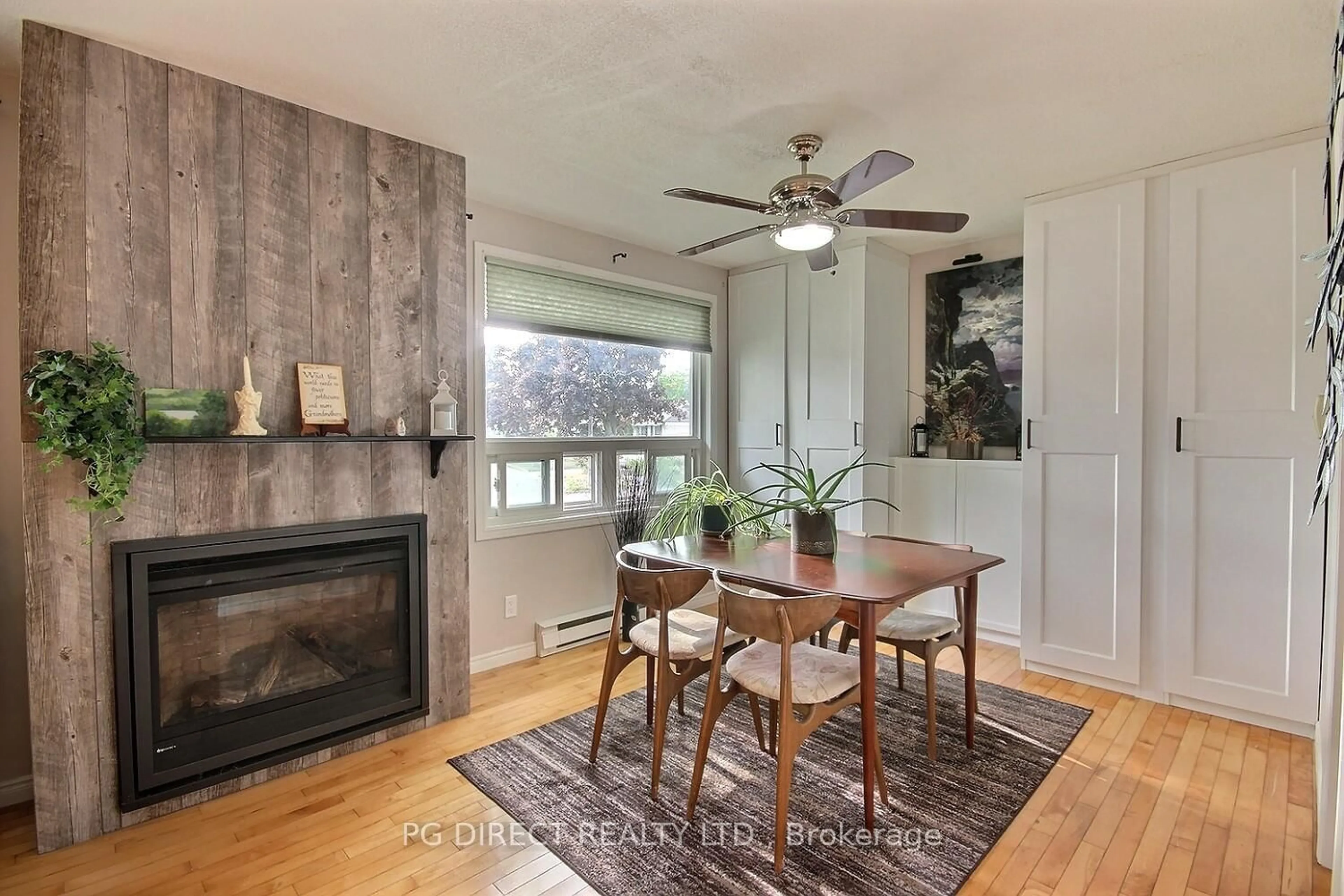 Dining room, wood/laminate floor for 29 Patrick St, Quinte West Ontario K8V 4B4