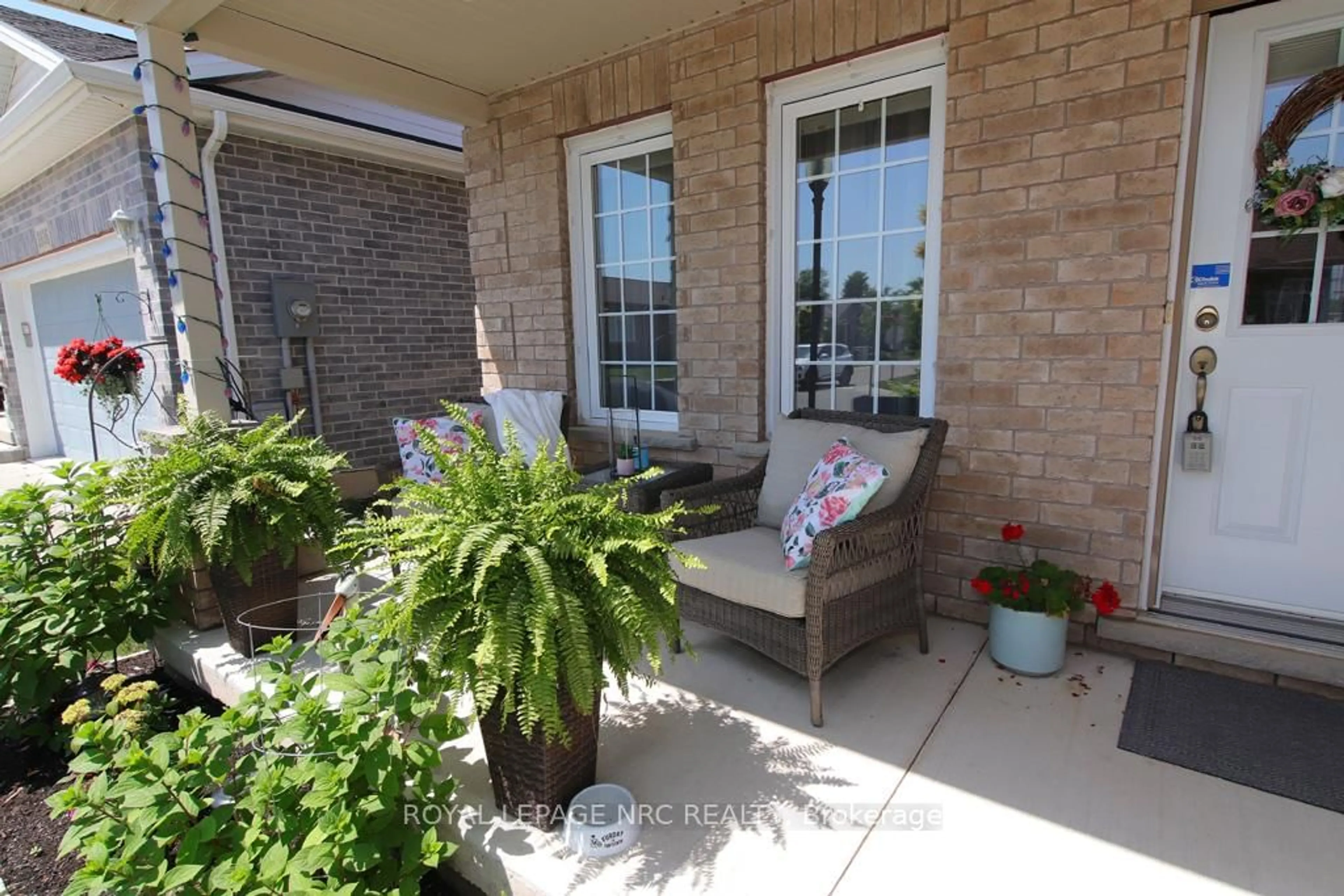 Patio, street for 3938 Sunset Lane, Lincoln Ontario L0R 2C0