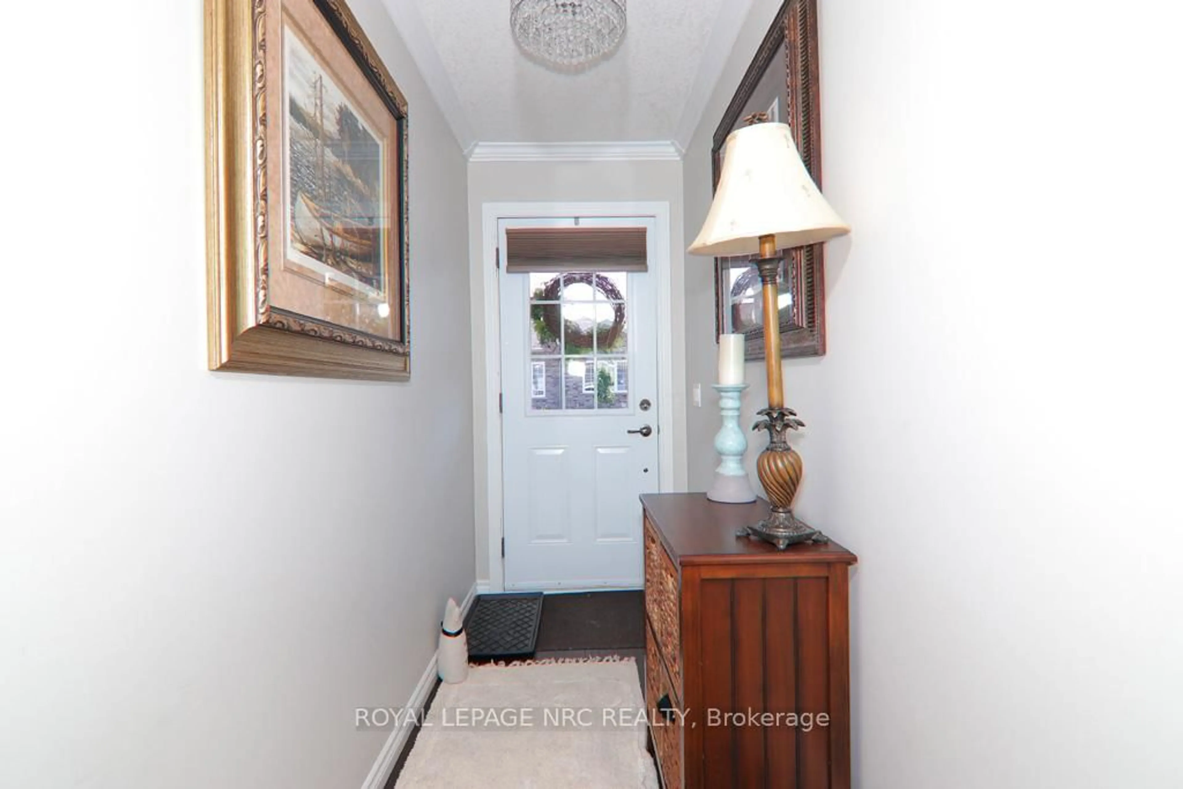 Indoor entryway for 3938 Sunset Lane, Lincoln Ontario L0R 2C0