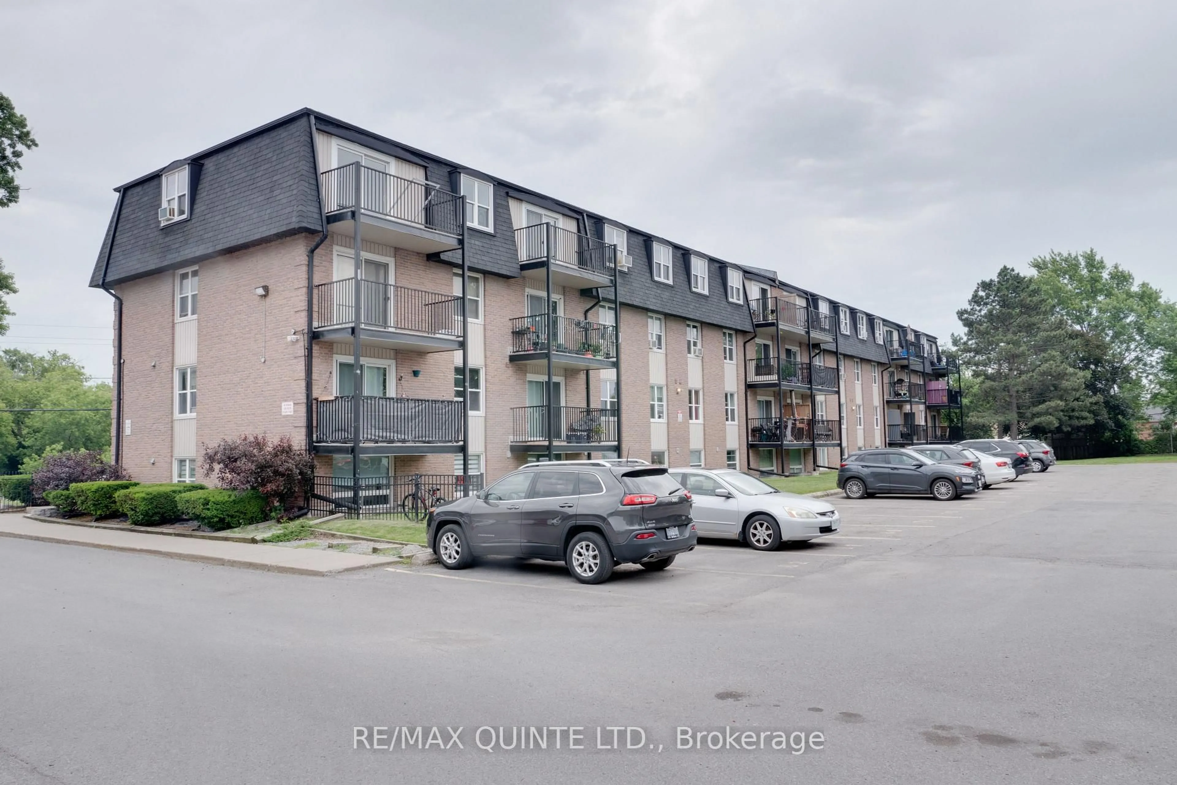 A pic from outside/outdoor area/front of a property/back of a property/a pic from drone, street for 80 Grier St #205, Belleville Ontario K8P 3A3