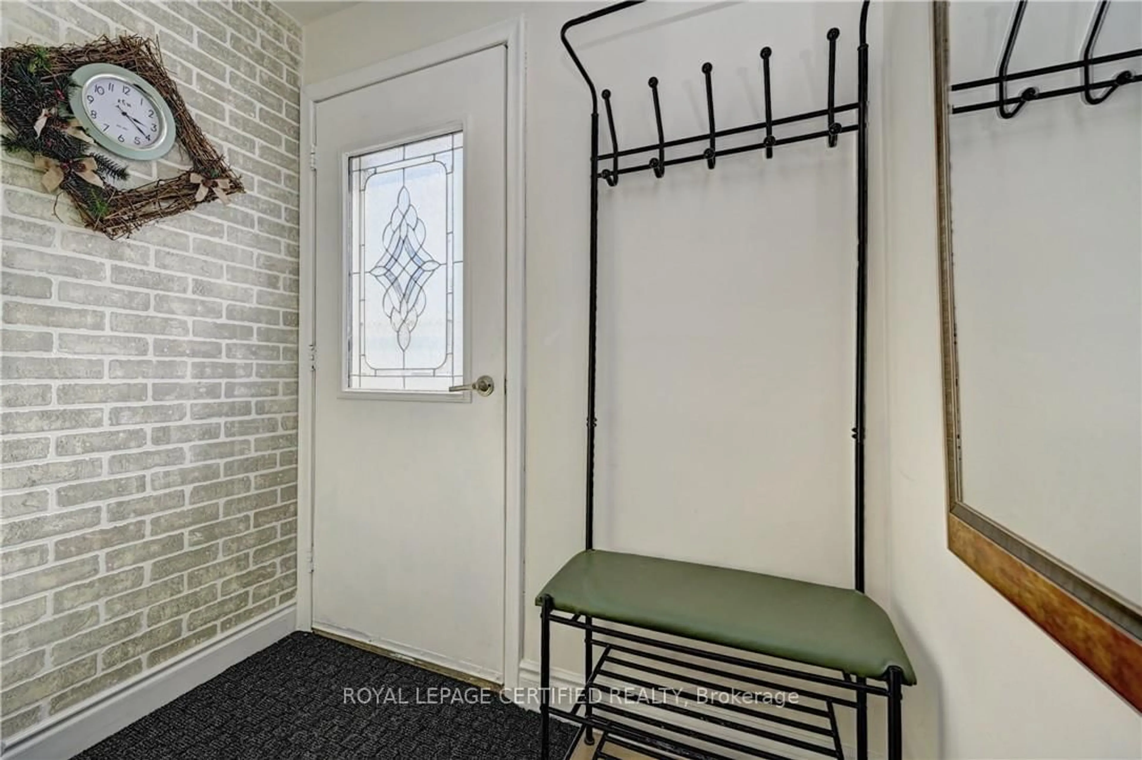 Indoor entryway for 476 Prospect Ave, Kitchener Ontario N2A 1E1