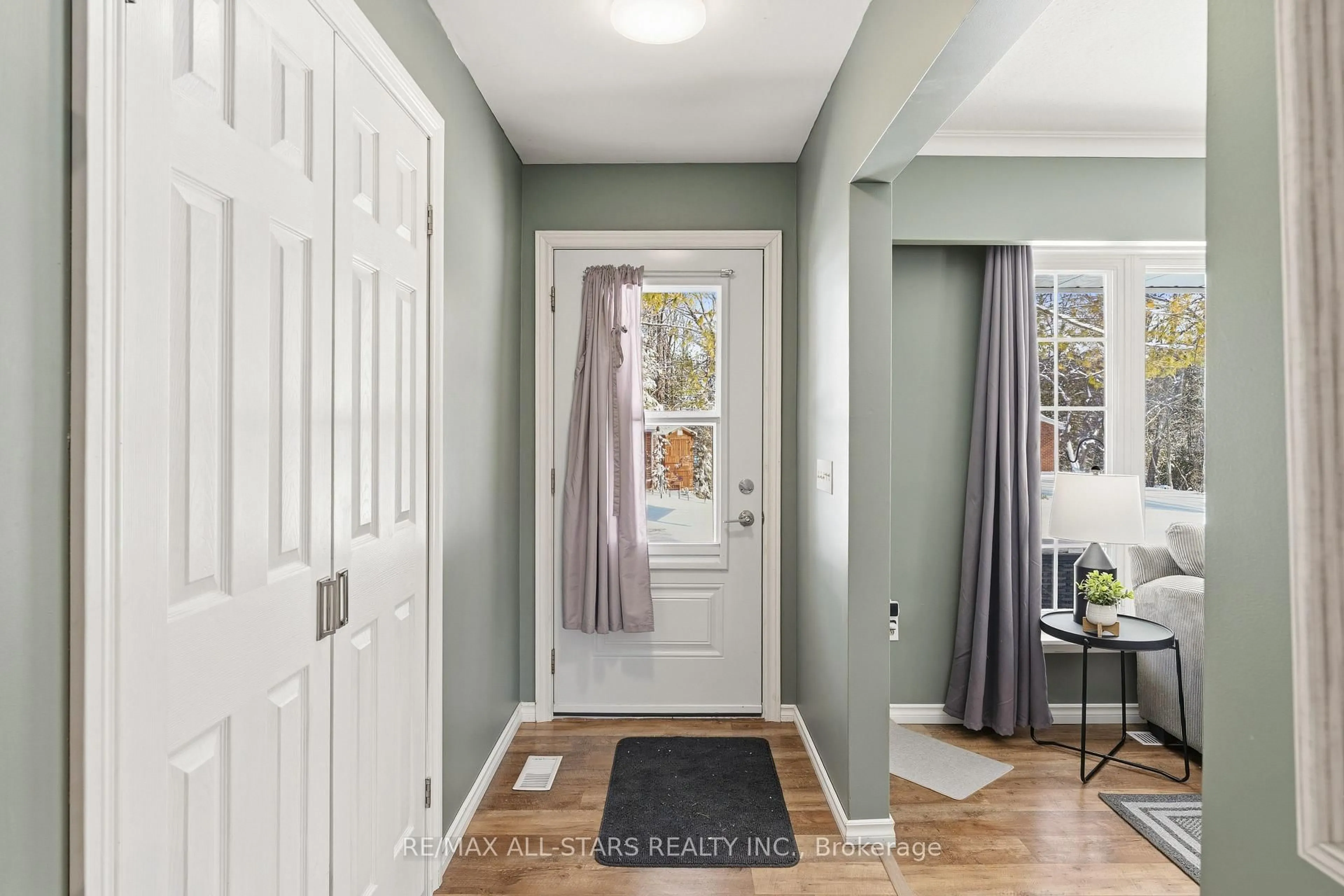 Indoor entryway for 49 Kennedy Dr, Kawartha Lakes Ontario K0M 1N0