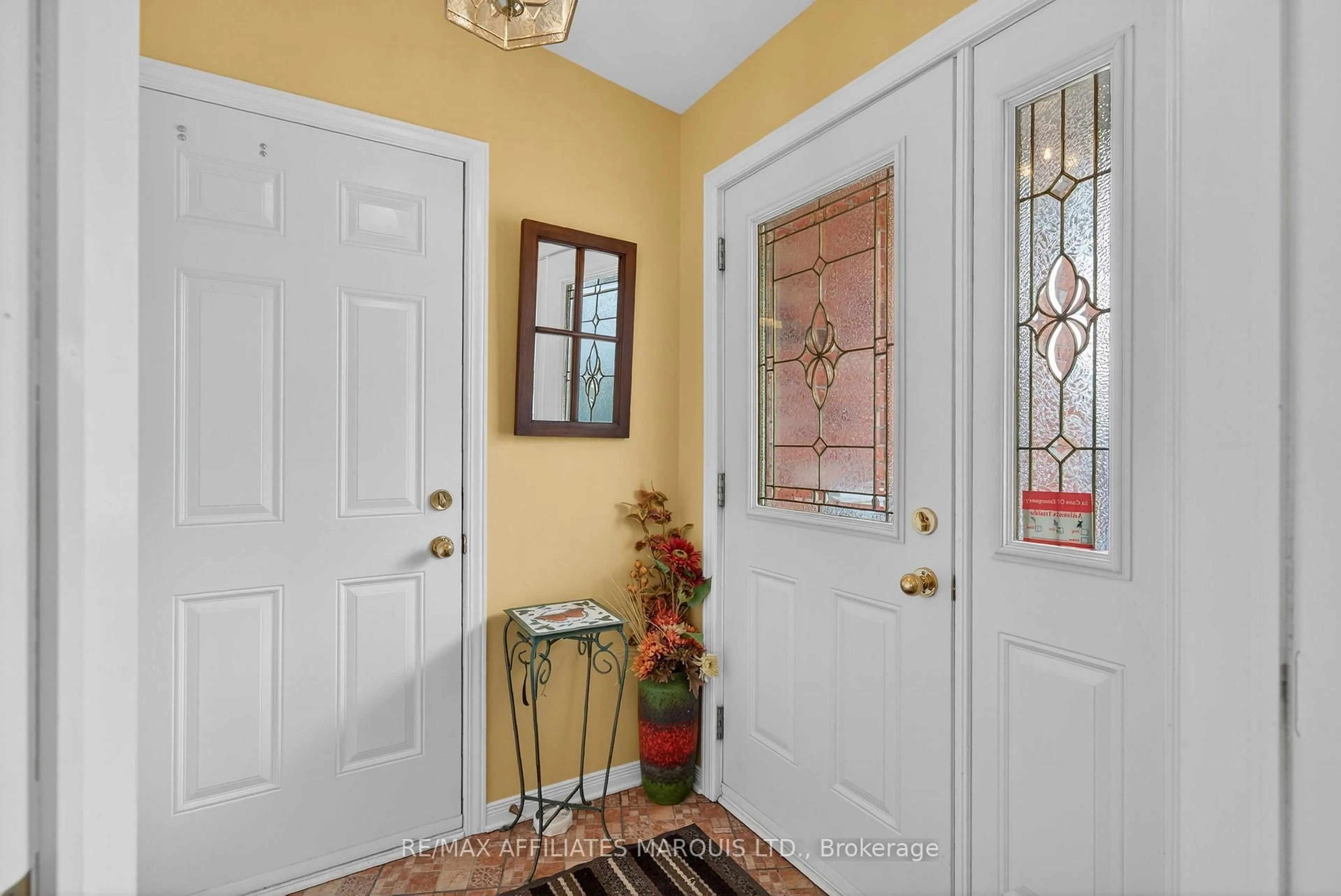 Indoor entryway for 175 Hemlock Cres, Cornwall Ontario K6H 0A2