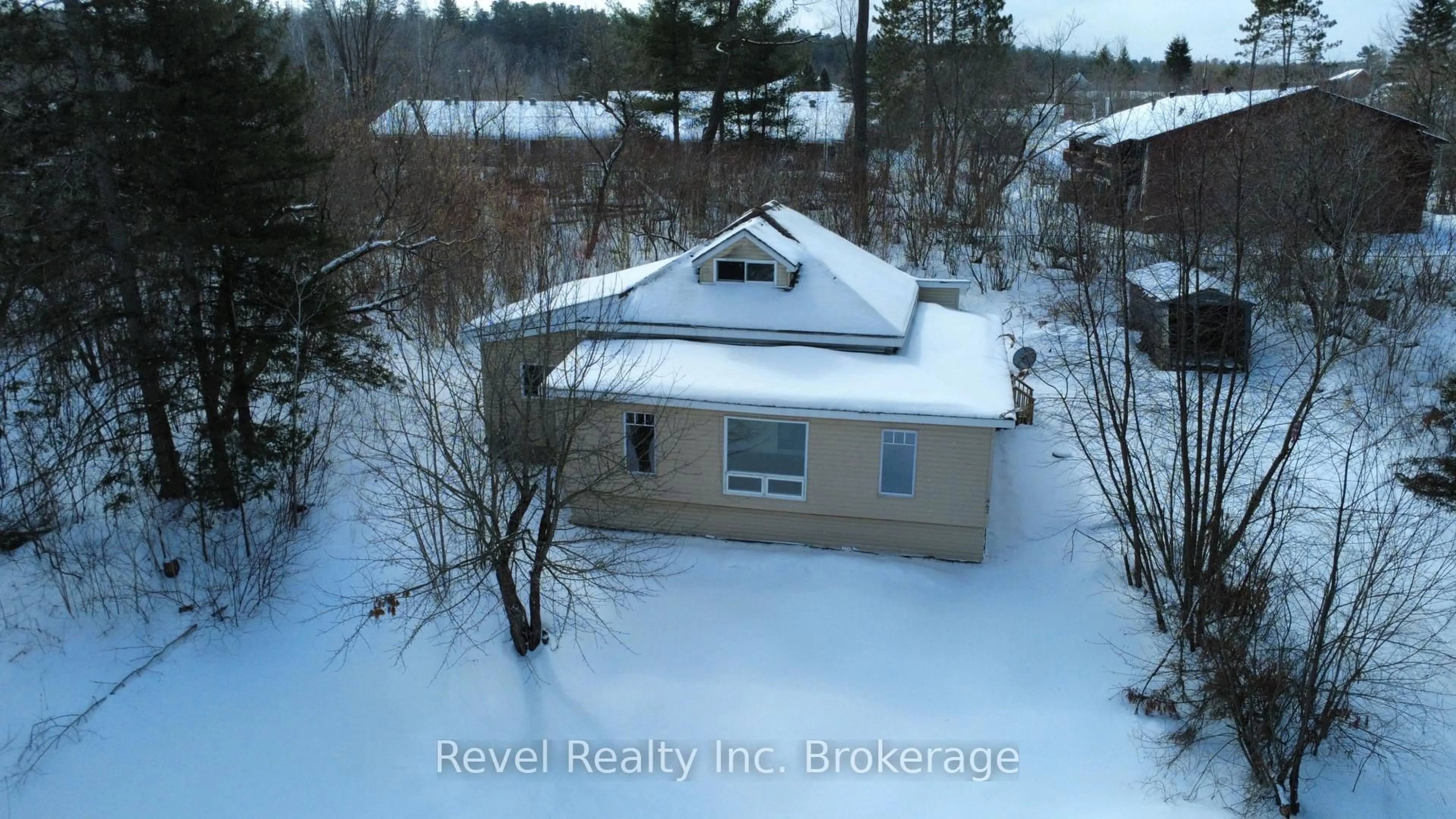 A pic from outside/outdoor area/front of a property/back of a property/a pic from drone, unknown for 442 PINE St, Mattawa Ontario P0H 1V0