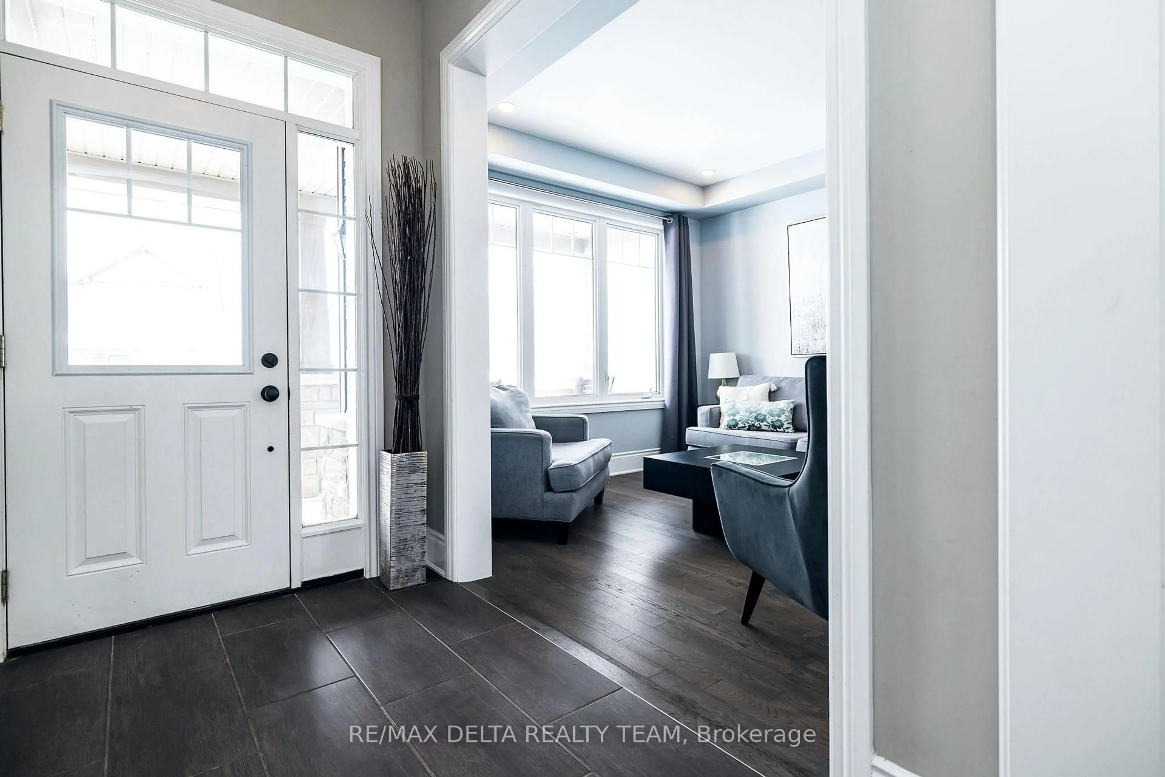 Indoor entryway for 199 Bartonia Circ, Ottawa Ontario K4A 1E2