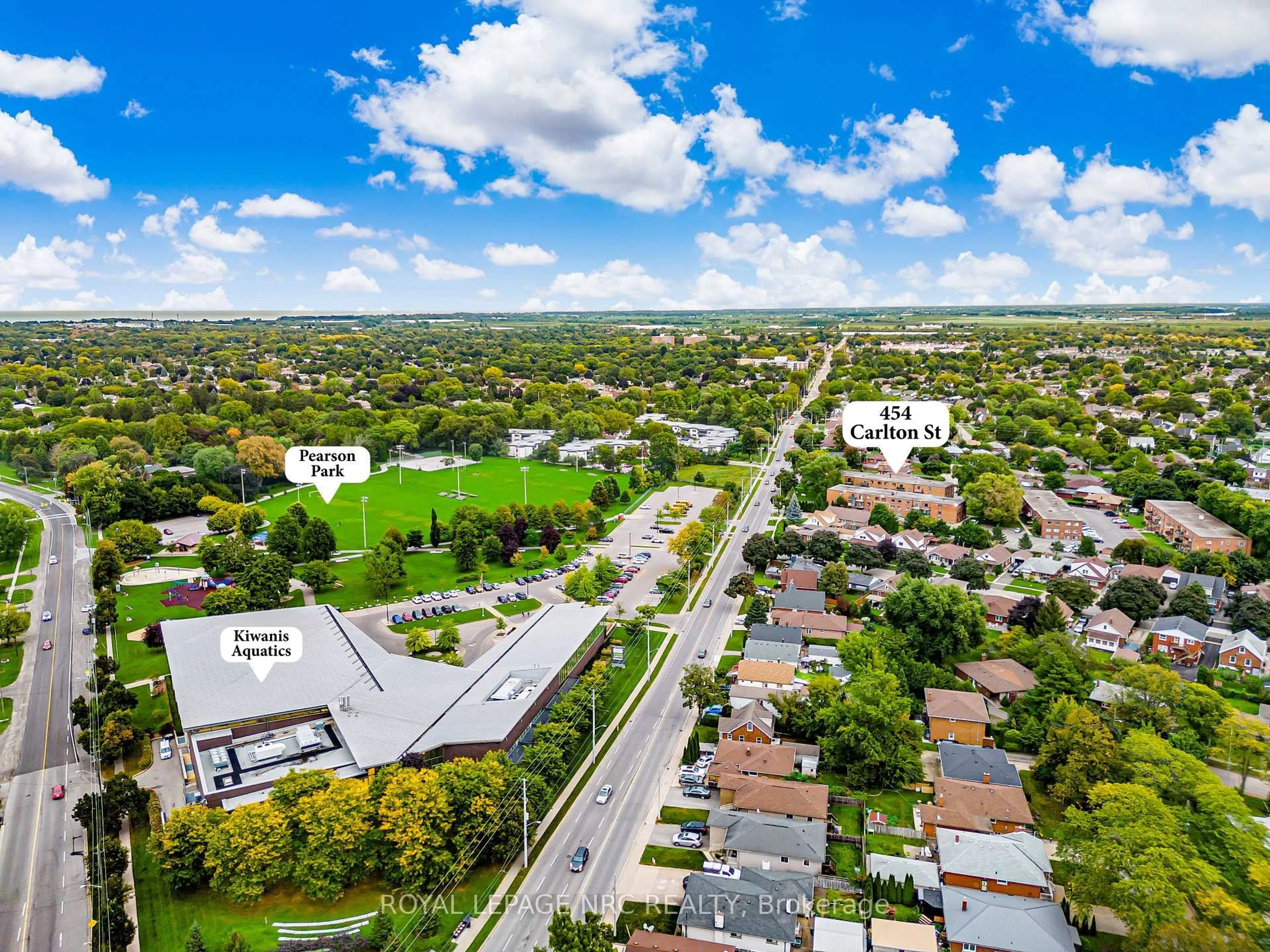 A pic from outside/outdoor area/front of a property/back of a property/a pic from drone, street for 454 CARLTON St #7, St. Catharines Ontario L2M 4X1