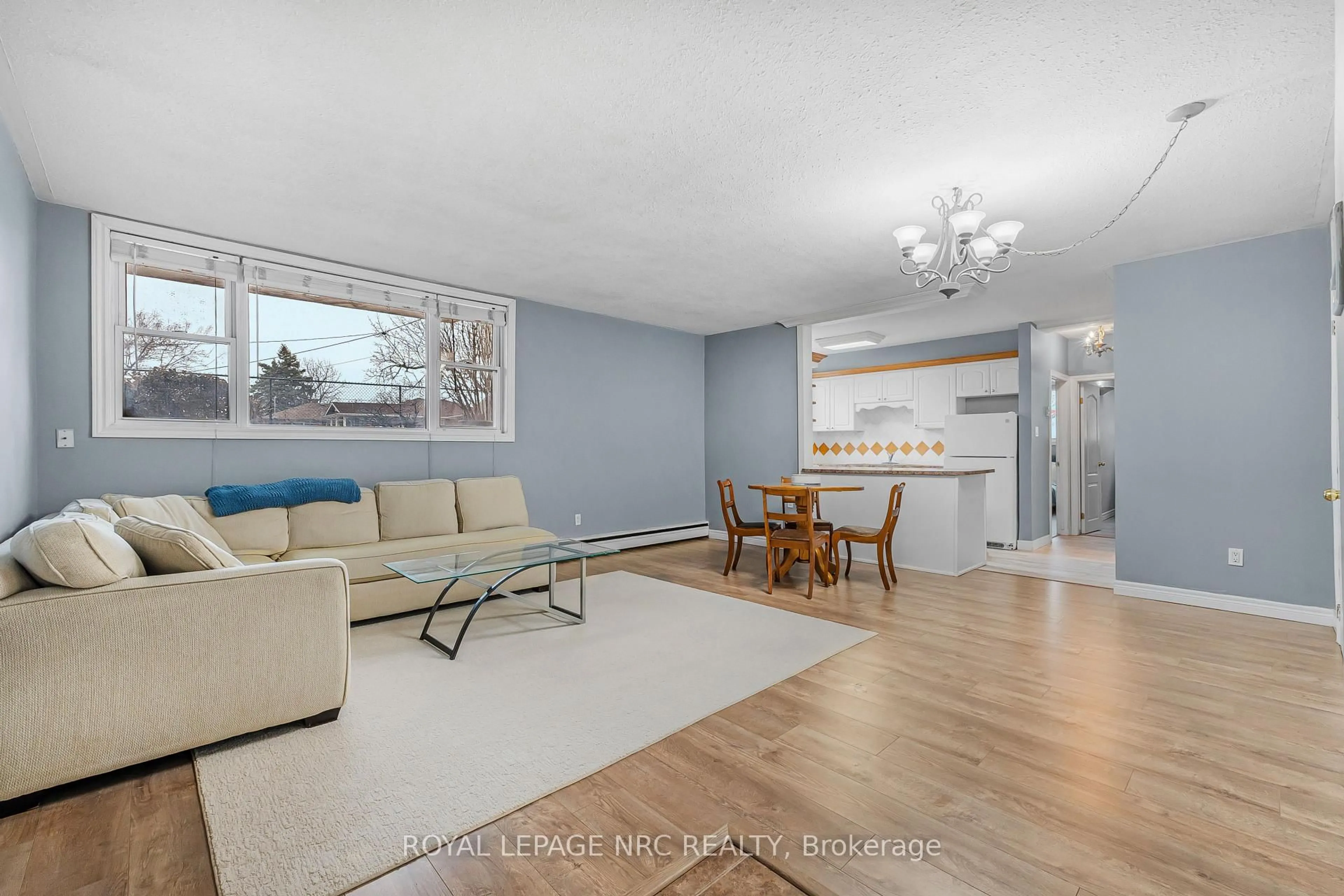 Living room with furniture, unknown for 454 CARLTON St #7, St. Catharines Ontario L2M 4X1