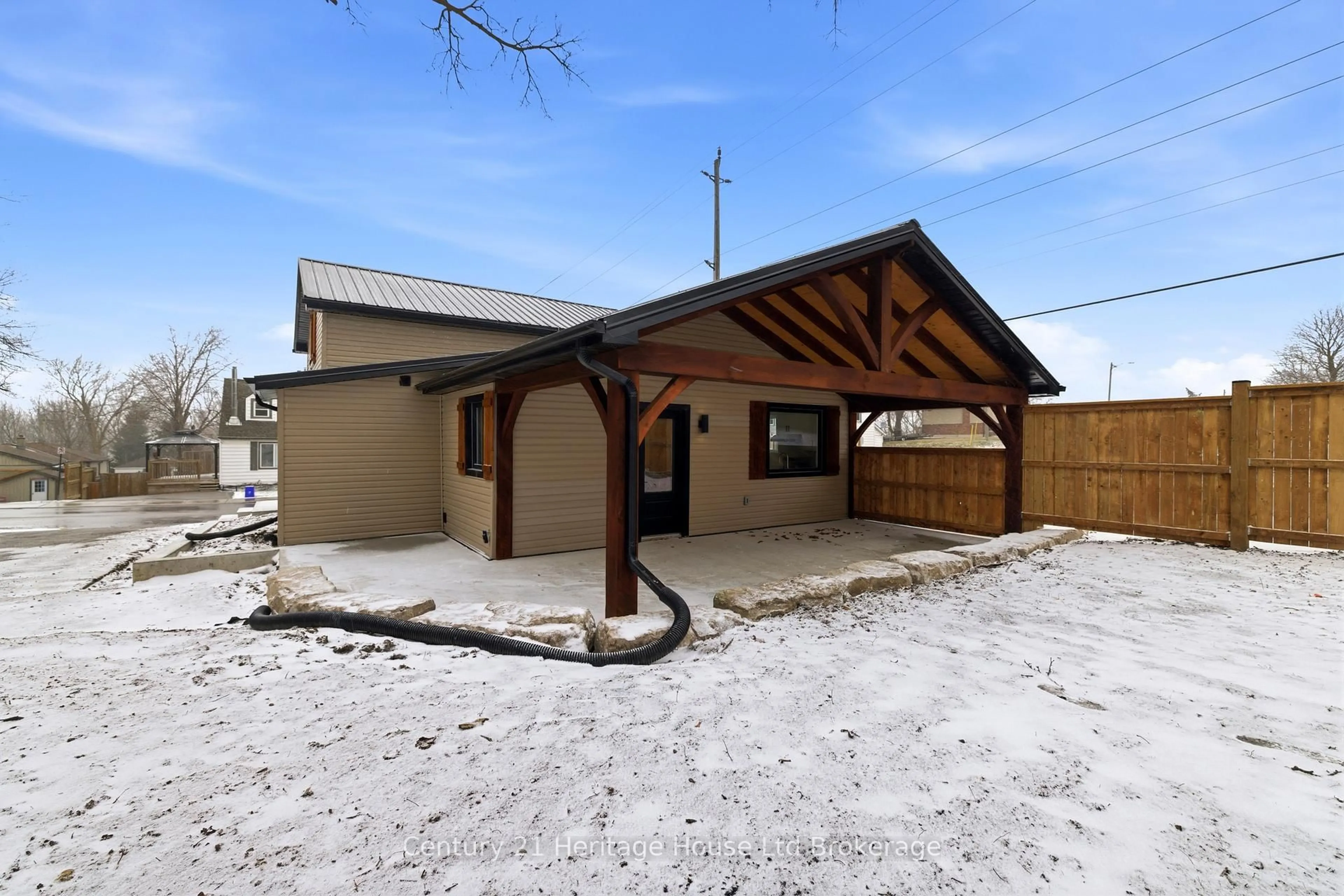 Patio, building for 180 Cherry St, Ingersoll Ontario N5C 1H9