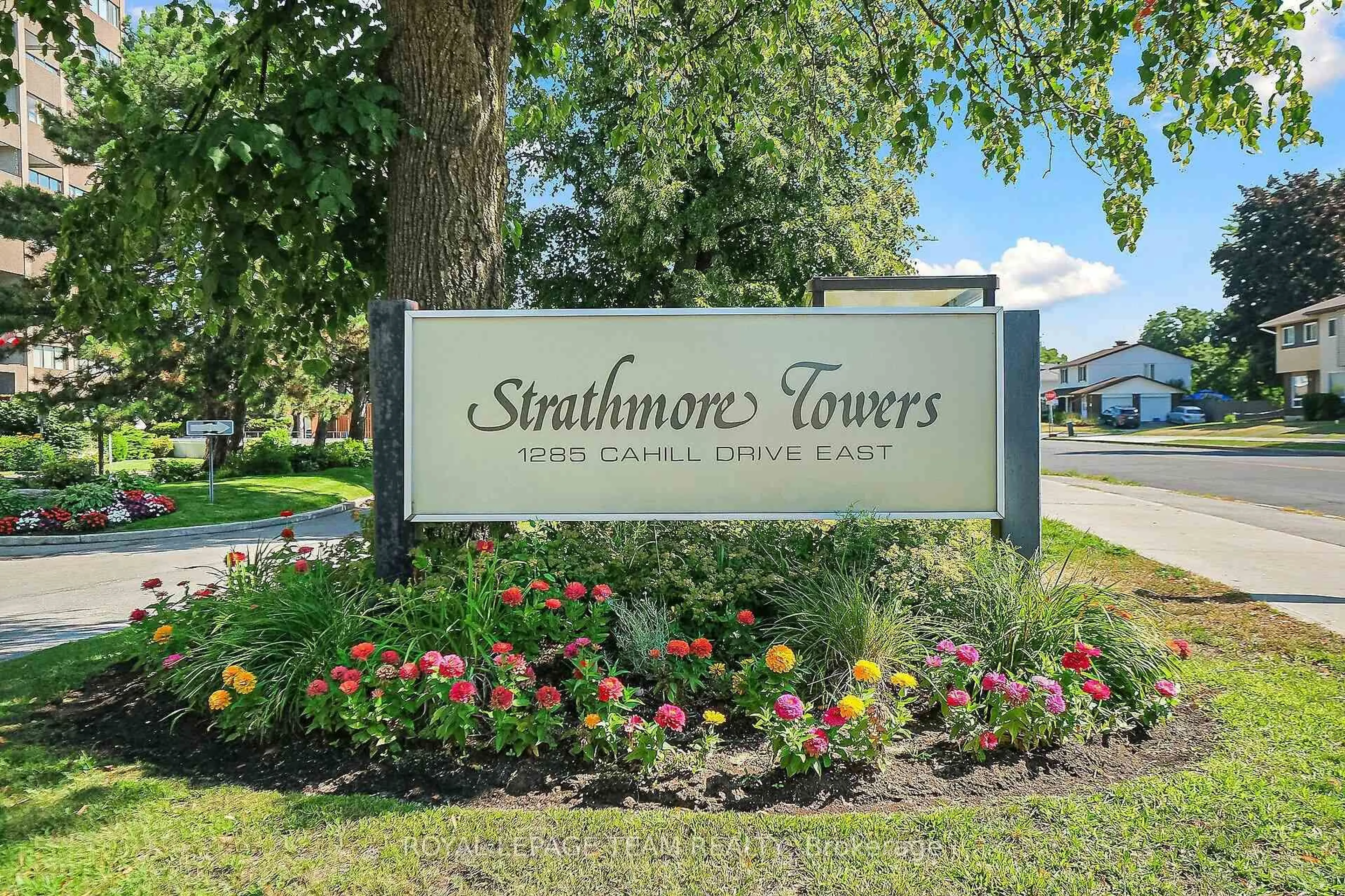 Indoor foyer for 1285 Cahill Dr #708, Ottawa Ontario K1V 9A7