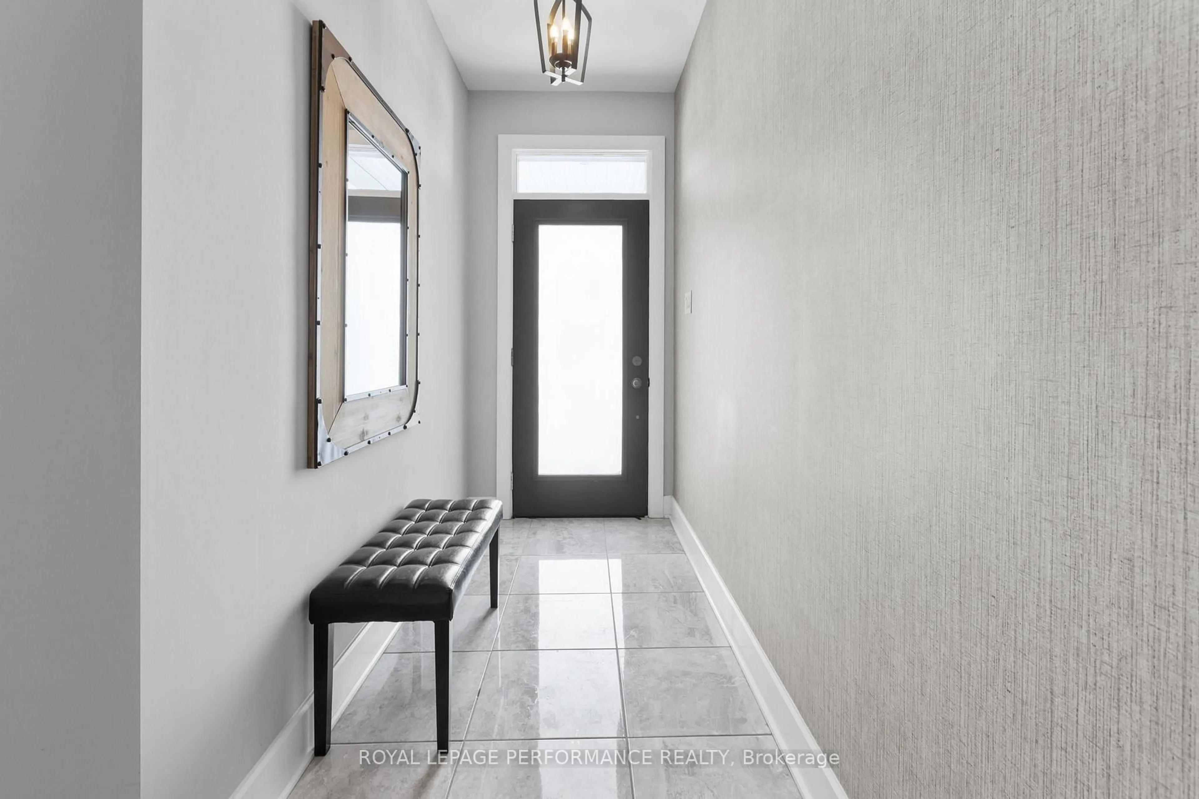 Indoor entryway for 597 Robert Hill St, Almonte Ontario K0A 1A0