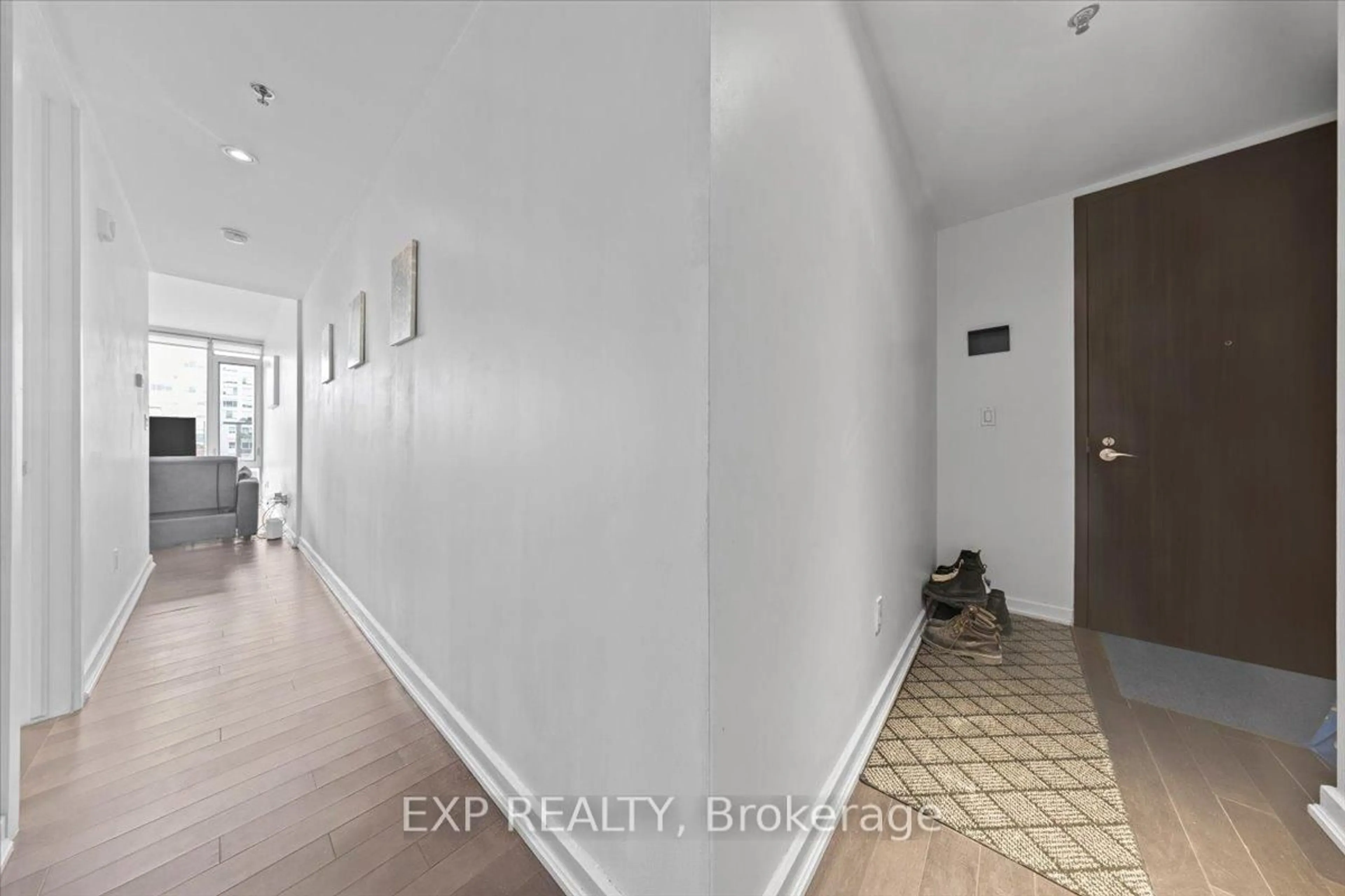 Indoor foyer for 300 Lisgar St #611, Ottawa Ontario K2P 0E2