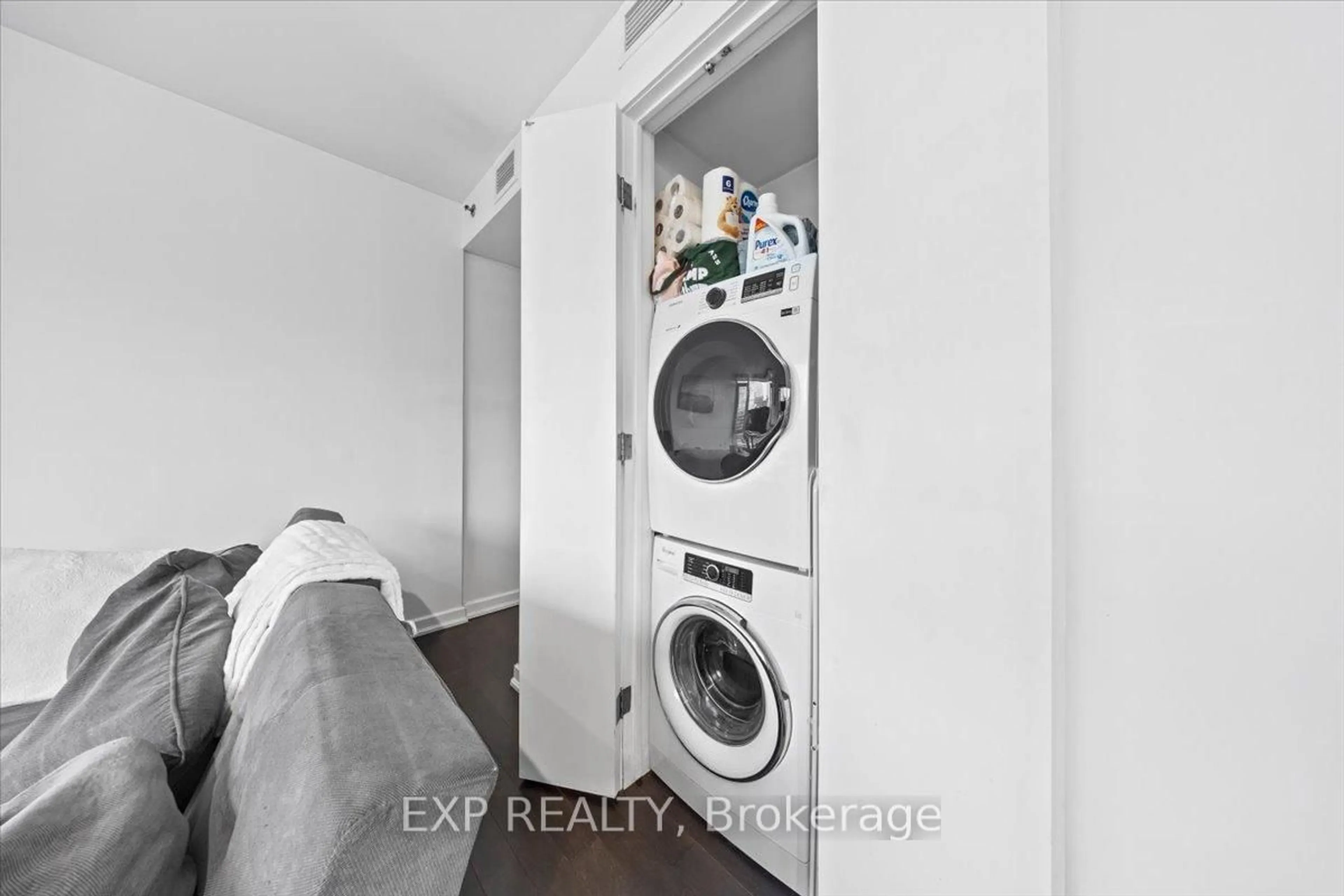 Laundry room for 300 Lisgar St #611, Ottawa Ontario K2P 0E2