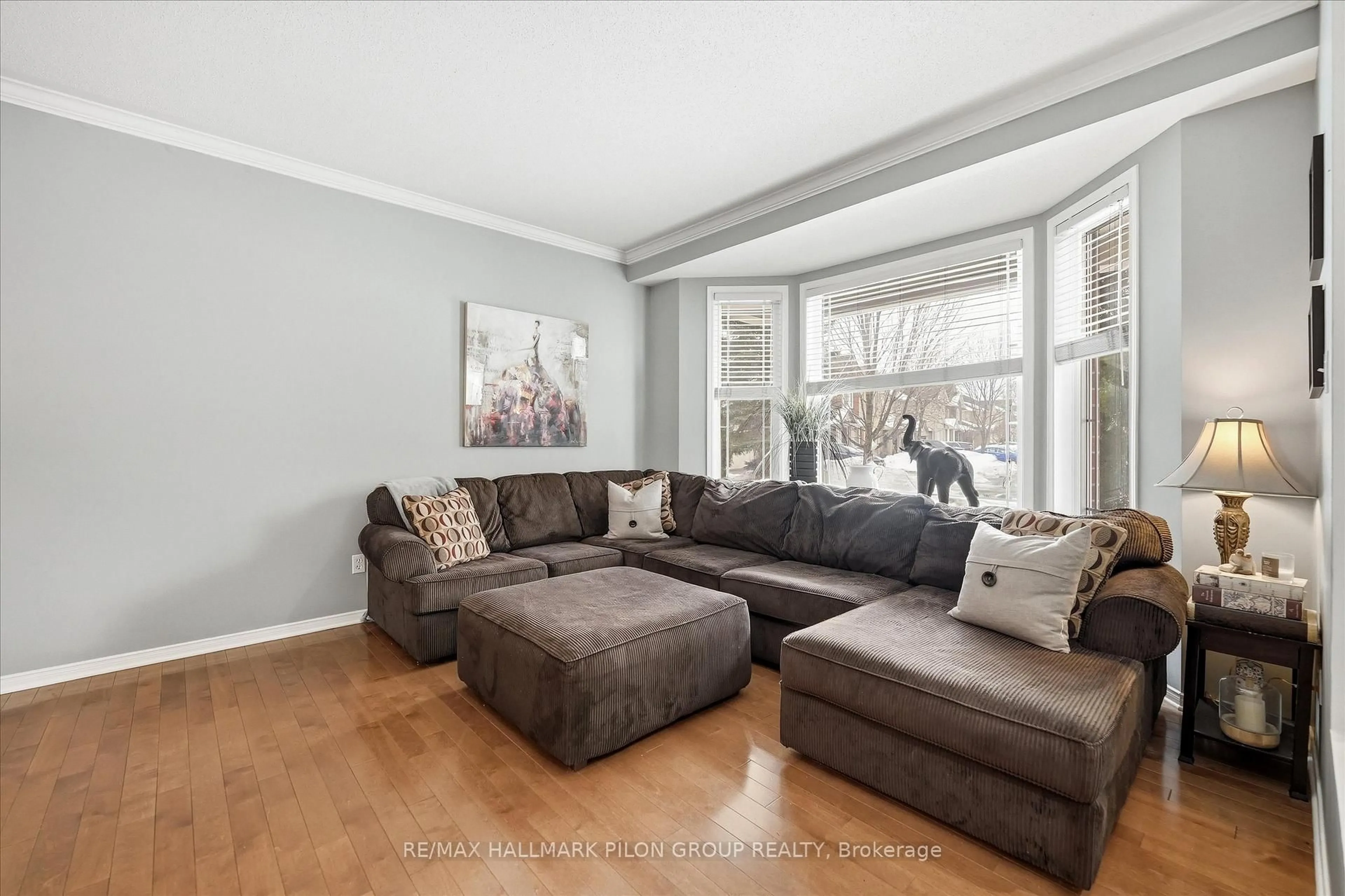 Living room with furniture, unknown for 2234 Clermont Cres, Ottawa Ontario K4A 4W6