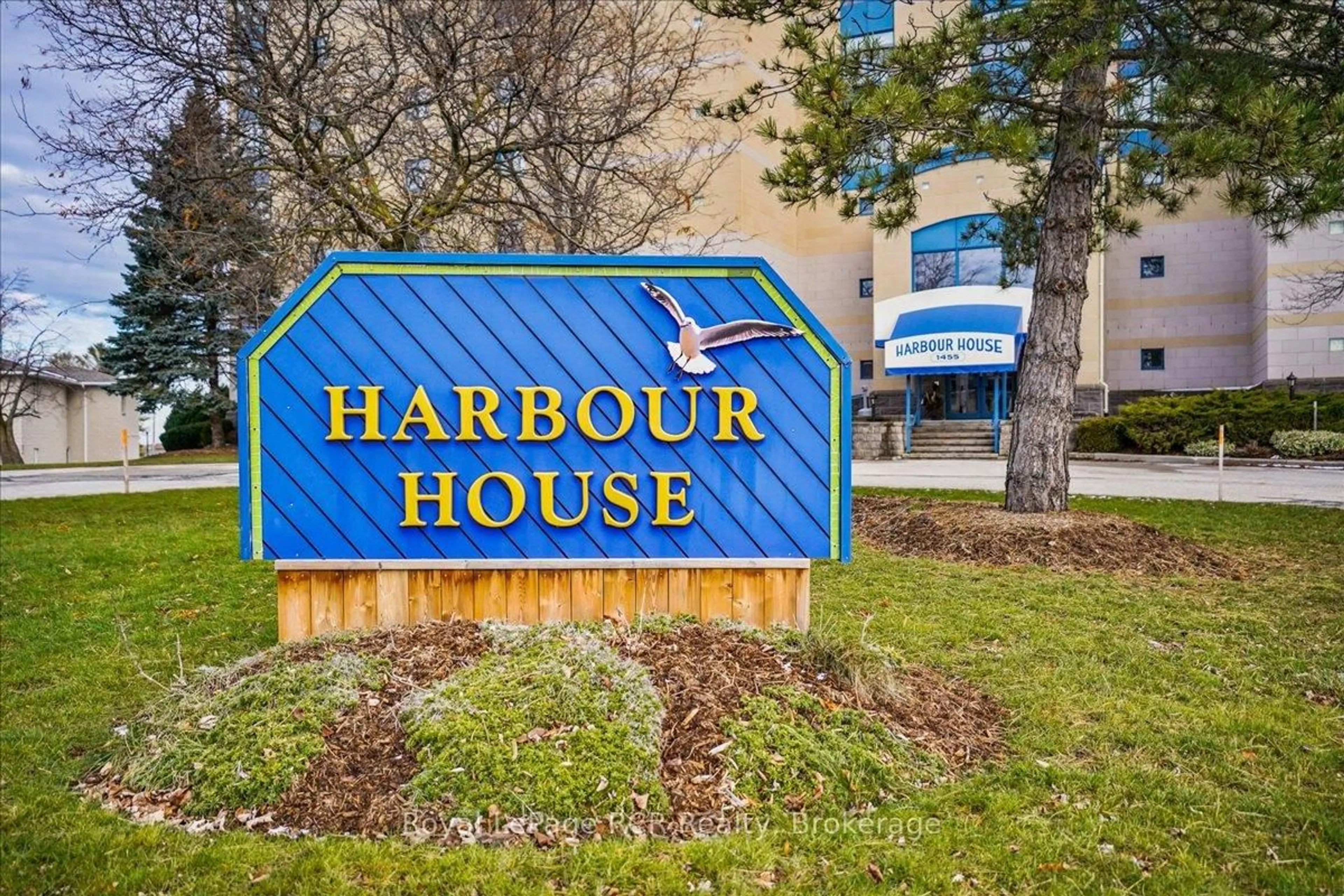 Indoor foyer for 1455 2nd Ave #605, Owen Sound Ontario N4K 6V3