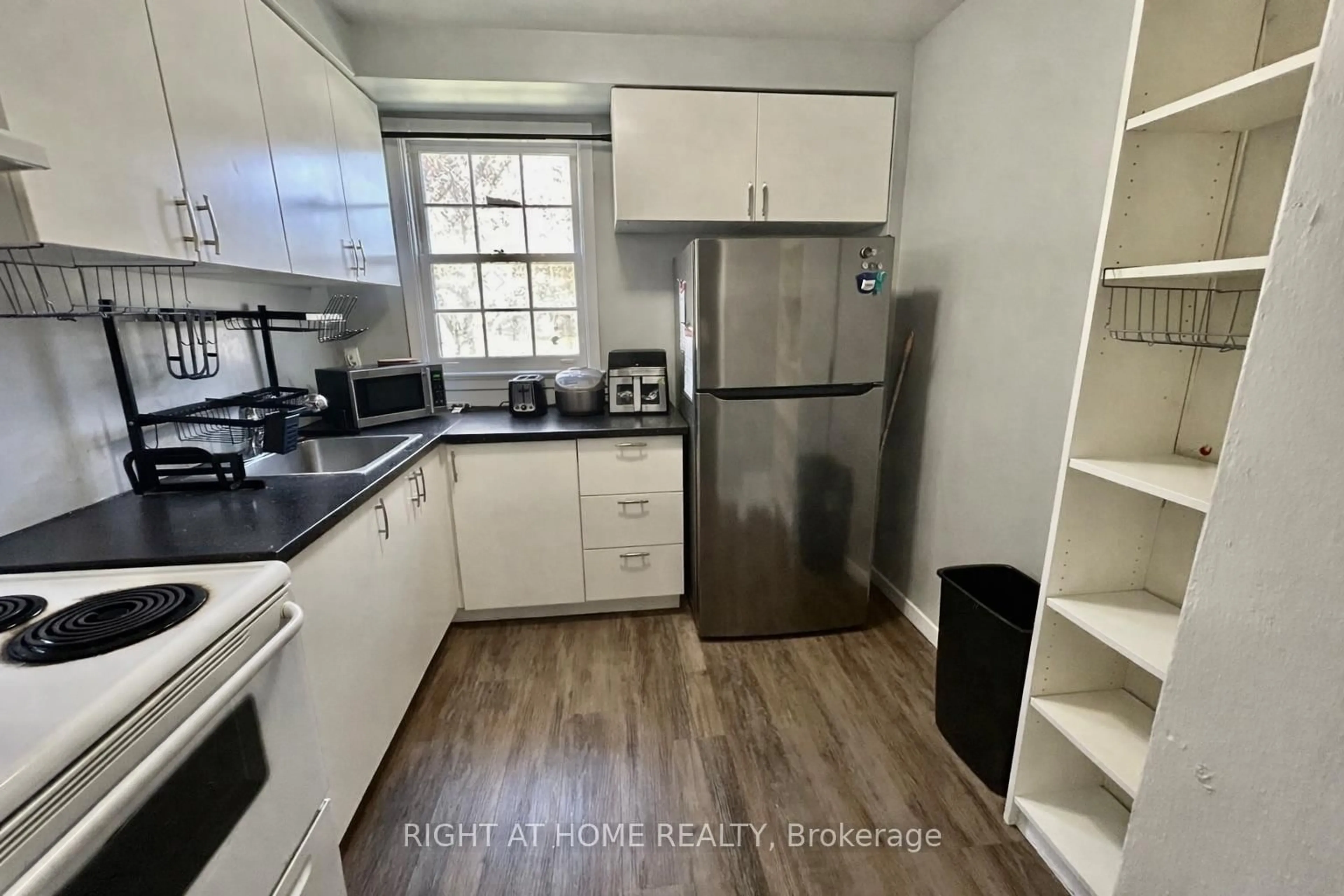 Standard kitchen, unknown for 266 Westcourt Pl, Waterloo Ontario N2L 2R7