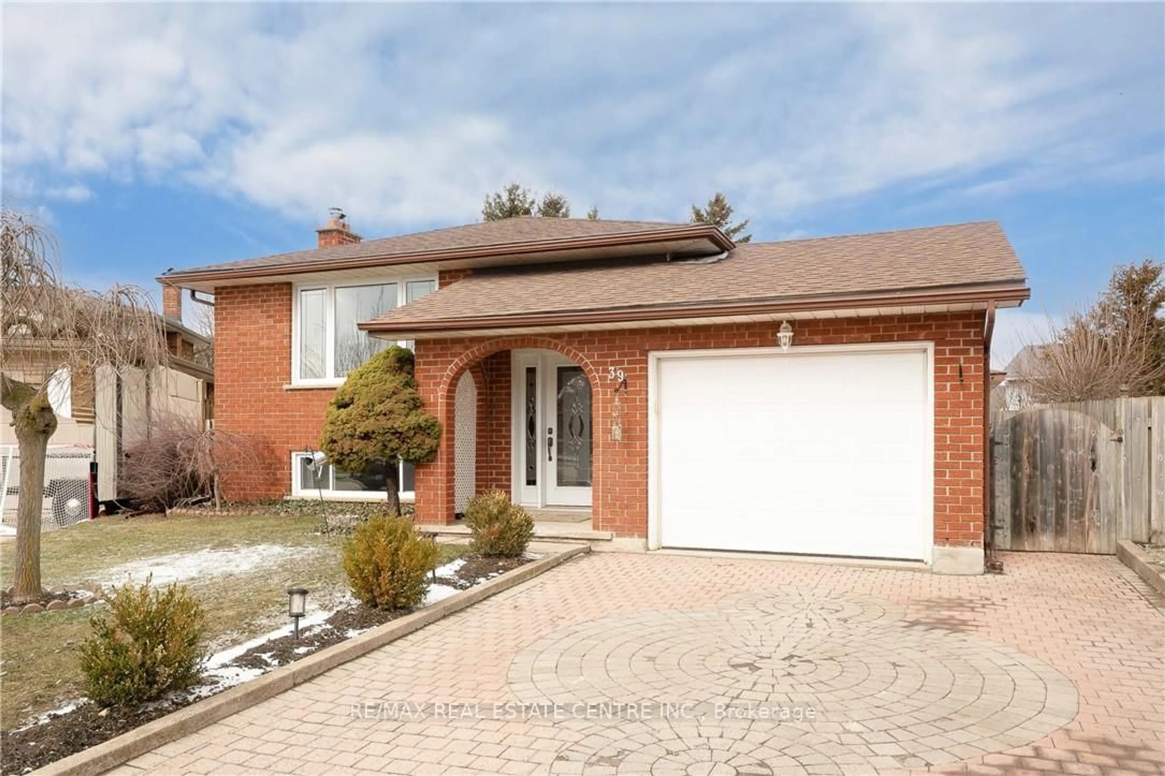 Home with brick exterior material, street for 39 Hazelwood Cres, Cambridge Ontario N1R 7T8