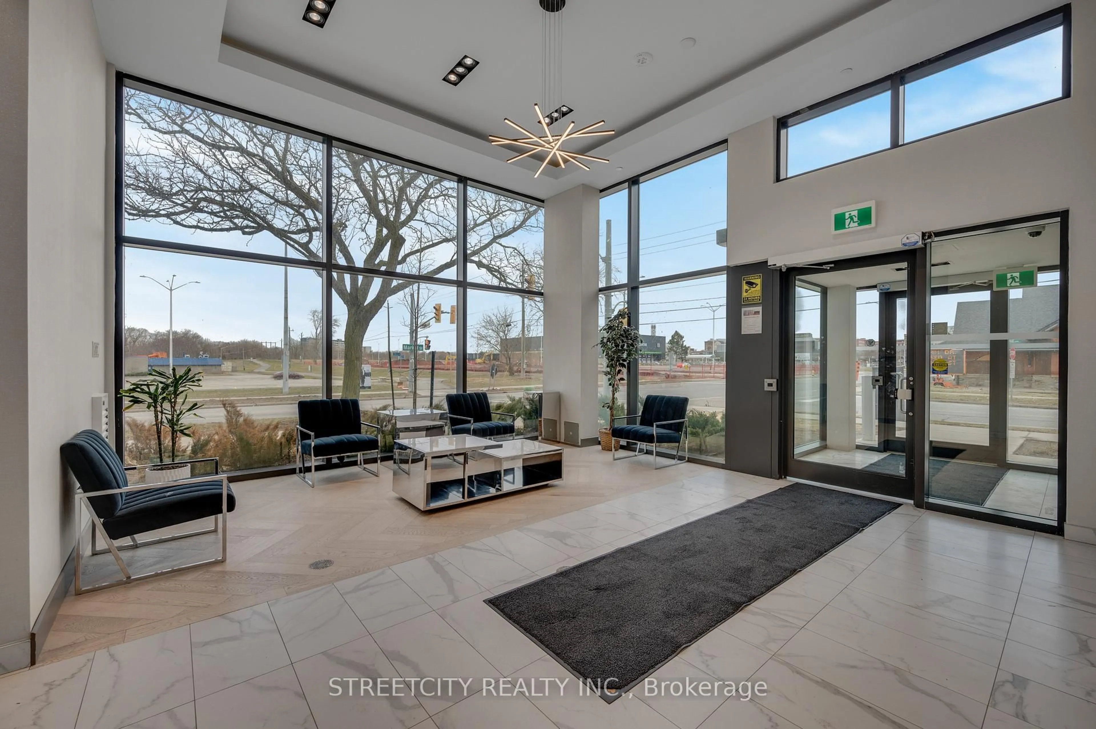 Indoor foyer for 7 Erie Ave #606, Brantford Ontario N3S 2E7