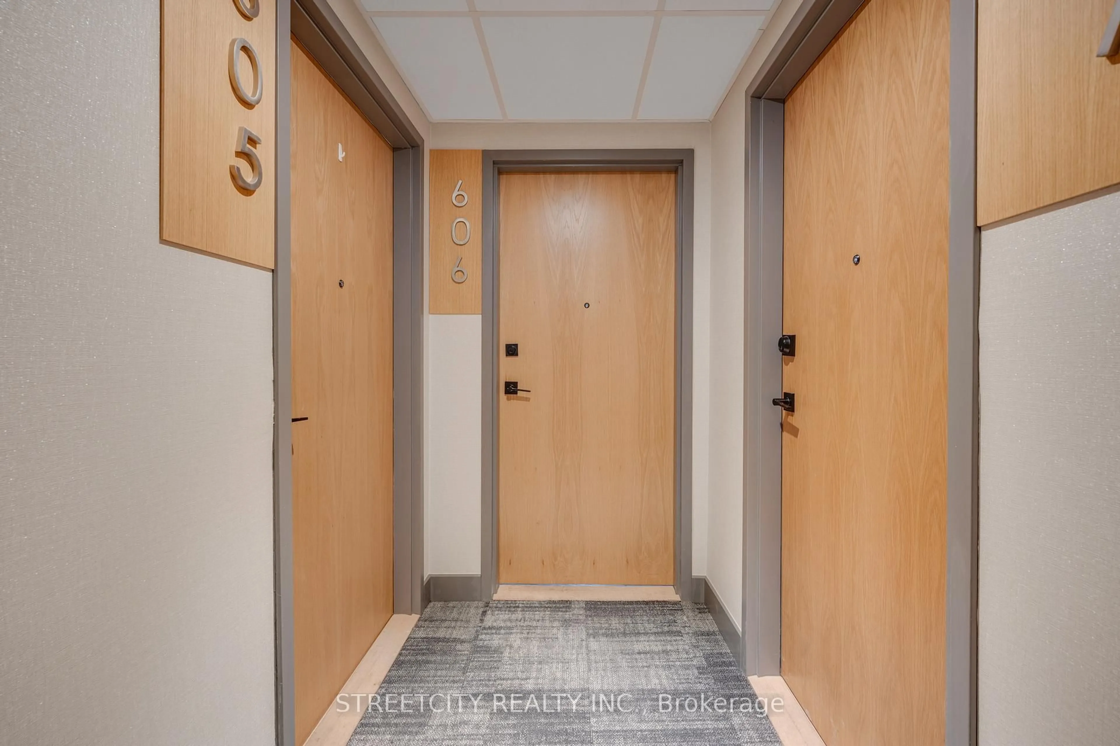 Indoor entryway for 7 Erie Ave #606, Brantford Ontario N3S 2E7